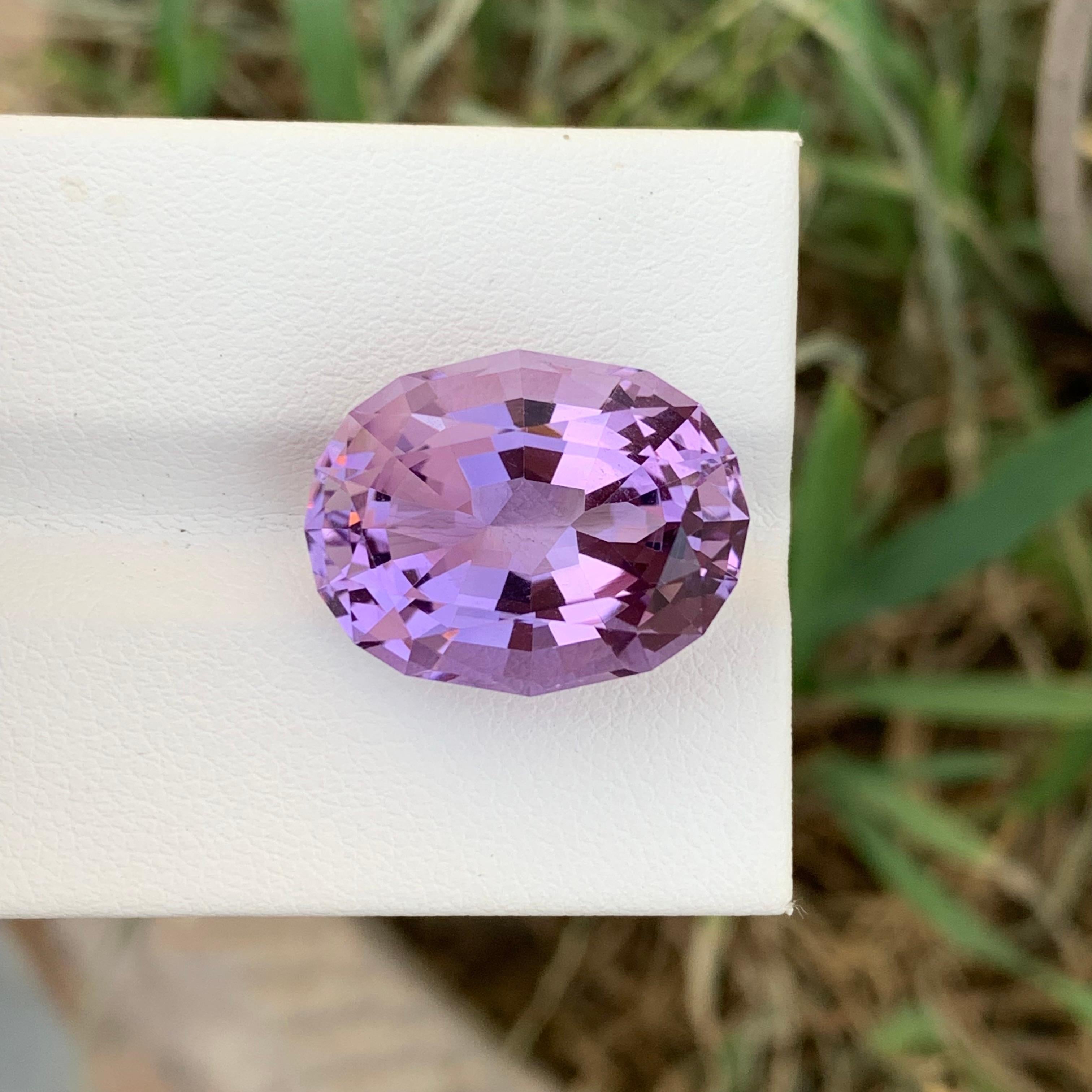 14.05 Karat natürlicher loser Amethyst in ovaler Form für die Schmuckherstellung für Damen oder Herren im Angebot