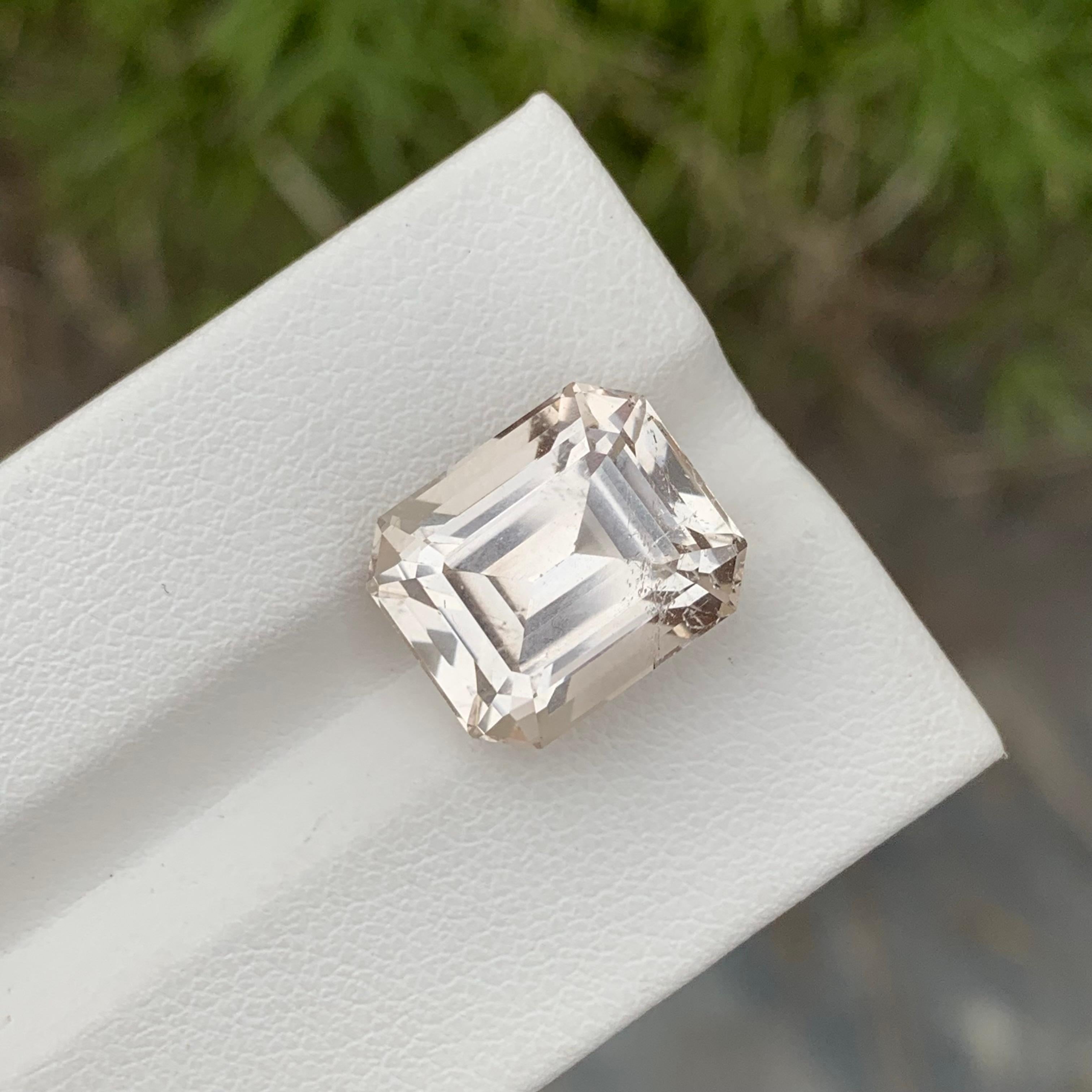 14.05 Carat Natural Loose Golden Topaz Asscher Cut Gem For Necklace In New Condition For Sale In Peshawar, PK