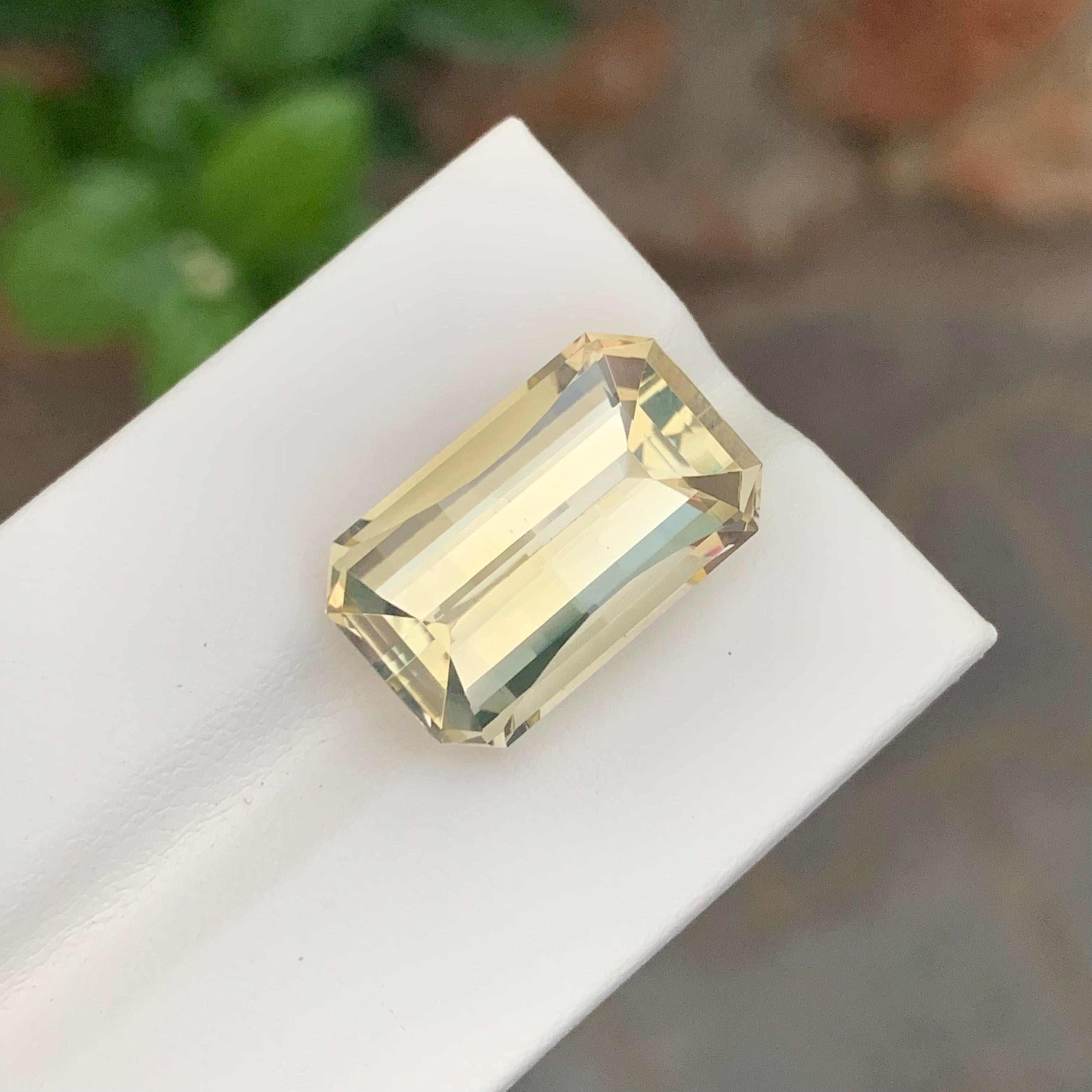 Arts and Crafts Pierre précieuse naturelle jaune non sertie de 14.05 carats, taille pixelisée en vente
