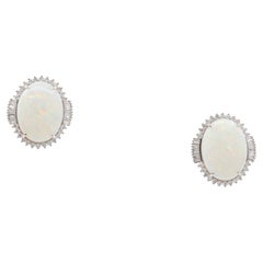 14,05 Karat Opal und Diamant-Tropfenohrringe aus 18 Karat Weißgold mit Halo-Baguette