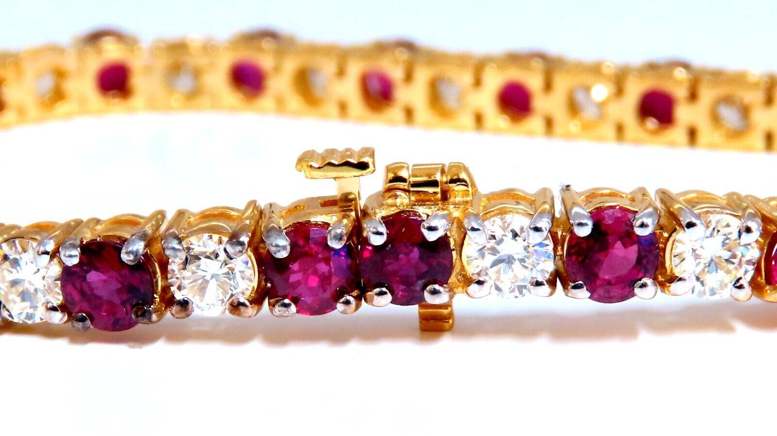 Taille ronde Bracelet tennis classique en or 14 carats avec rubis naturel et diamants alternés de 14,05 carats en vente