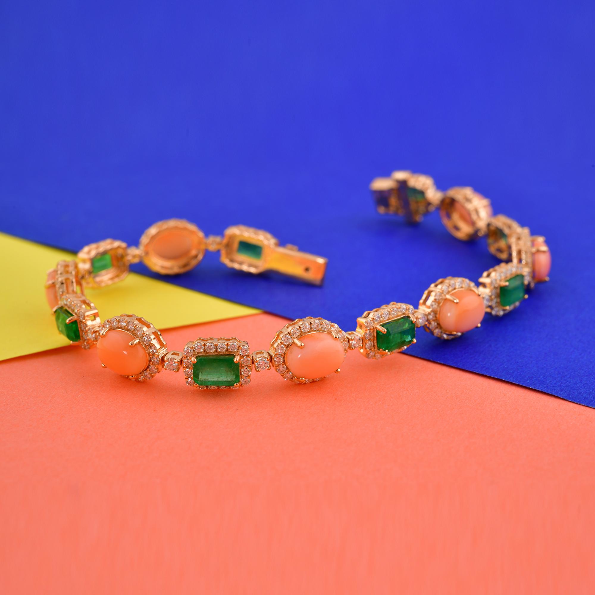 Taglio smeraldo 14,08 TCW di smeraldo di corallo con accenti di diamanti a raggiera in oro giallo 18 carati Gioielli di pregio in vendita