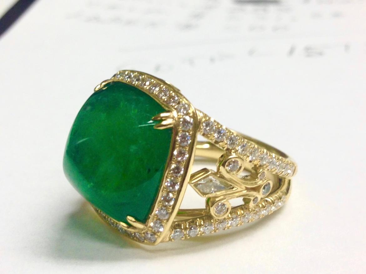 Sugarloaf Cabochon 14.08ct sugar-loaf Colombian Emerald ring. GIA certified. For Sale