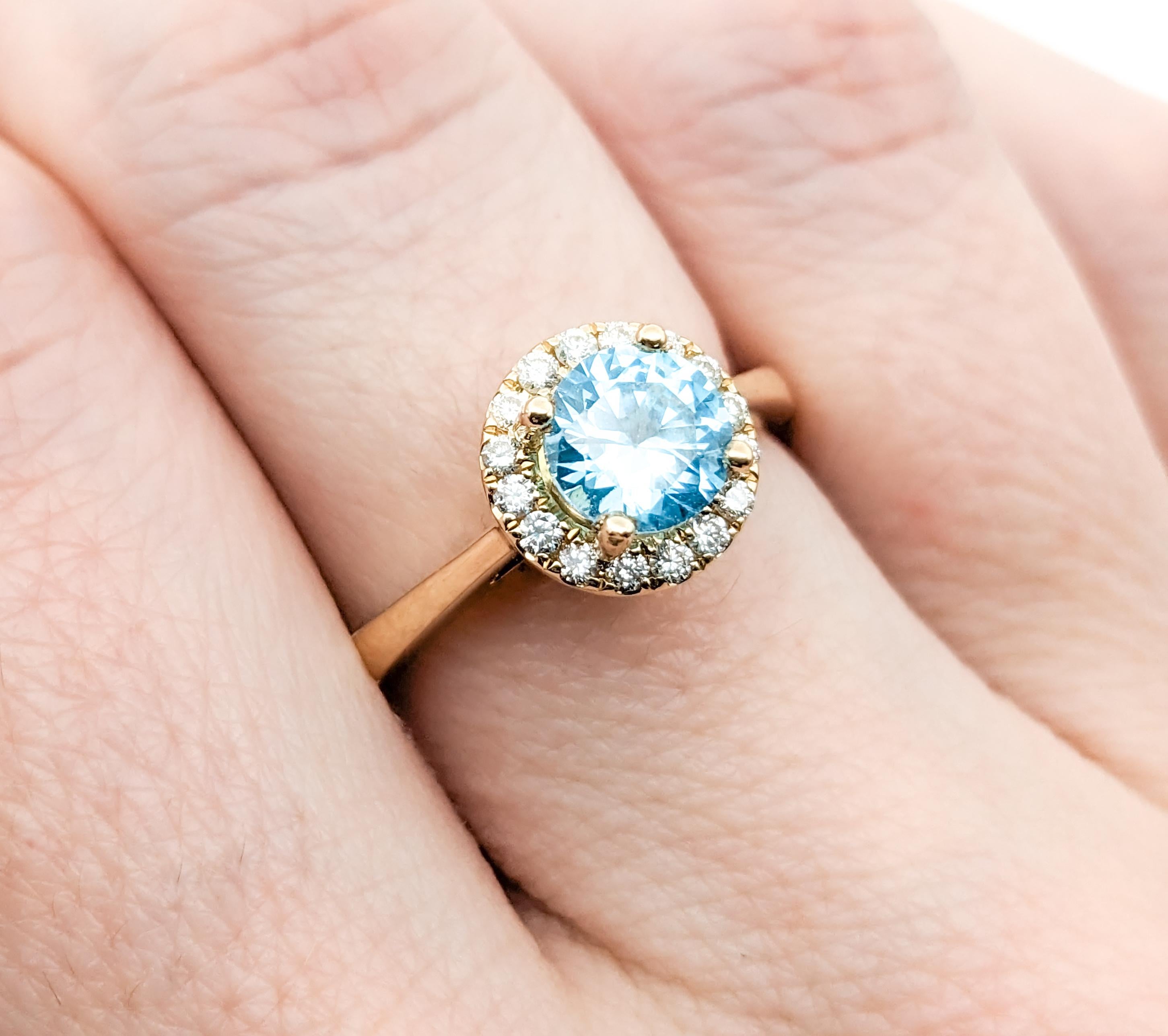 Round Cut 1.40ct Blue Zircon & Diamond Ring In Yellow Gold For Sale