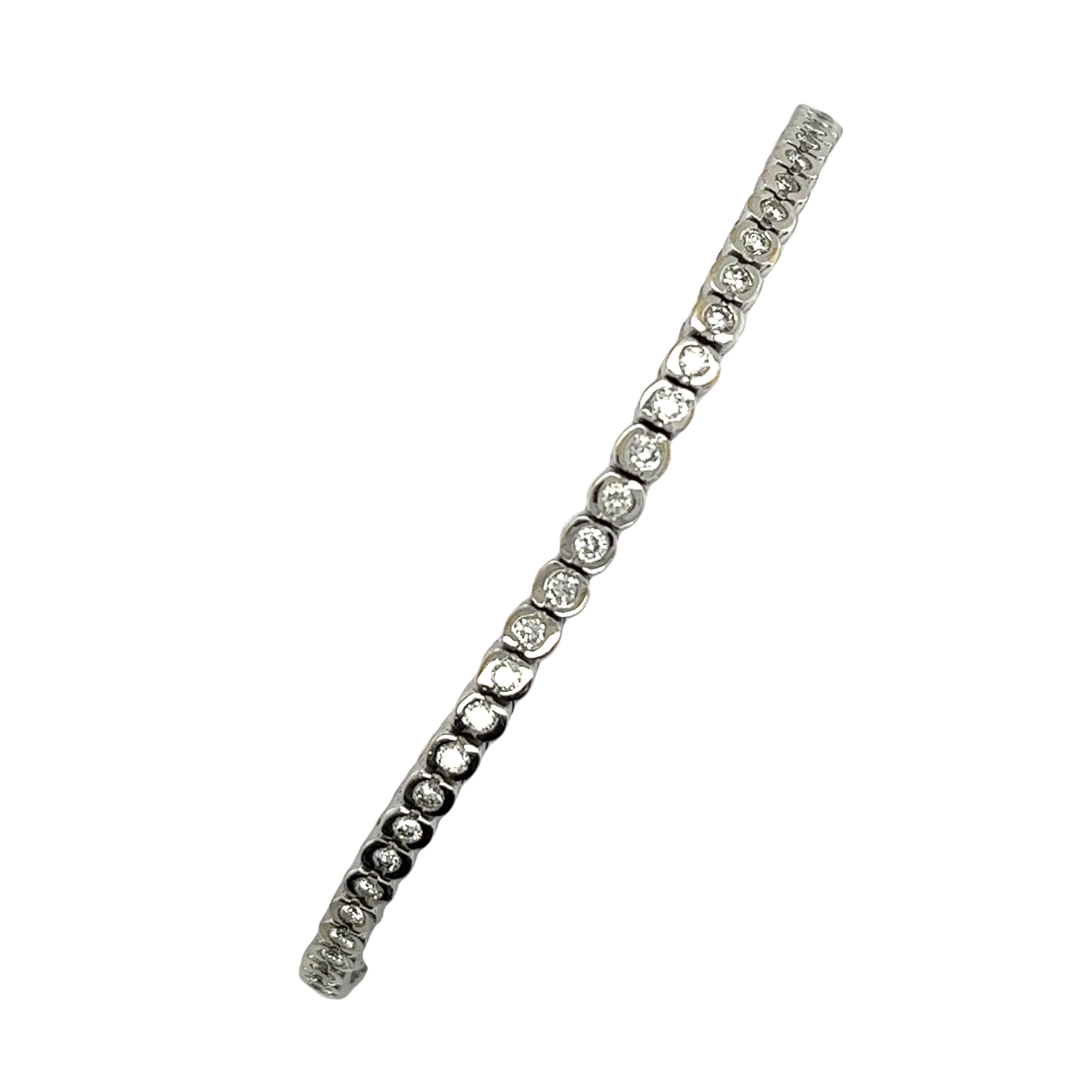 1,40 Karat Diamant-Tennisarmband aus 18 Karat Weißgold im Zustand „Hervorragend“ in London, GB