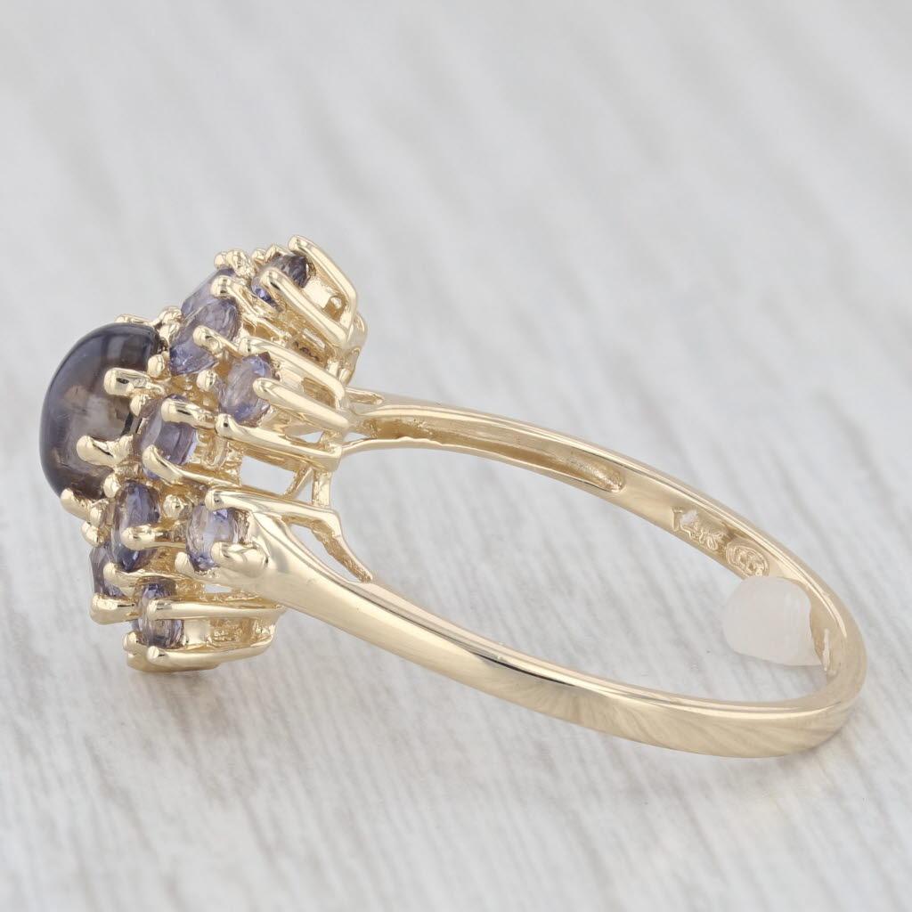 Cabochon Anello in oro giallo 14K con cluster floreale di iolite da 1,40 carati, misura 10,25 in vendita