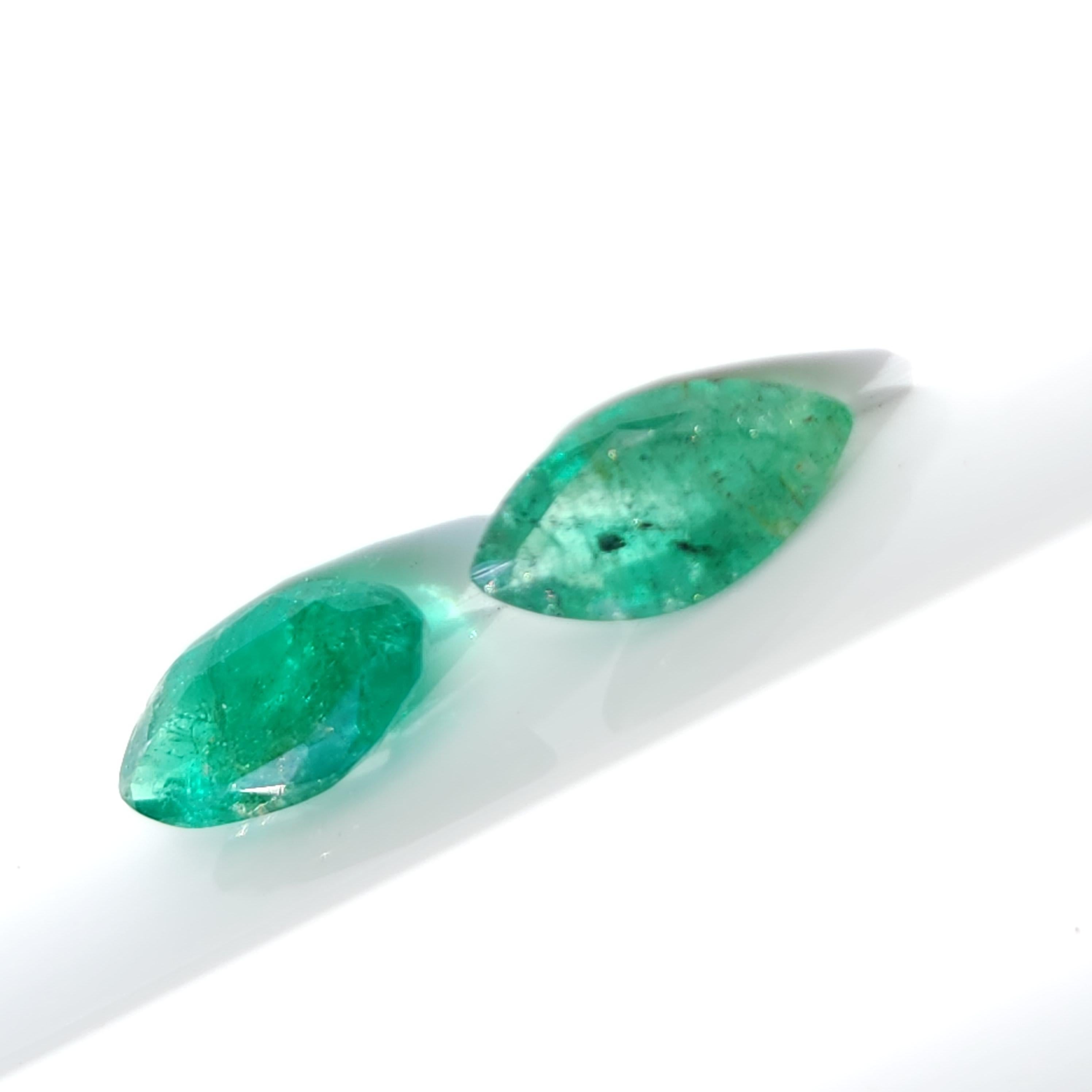 Women's or Men's 1.40Ct Natural Loose Emerald Marqiuse Shape 2 Pcs For Sale