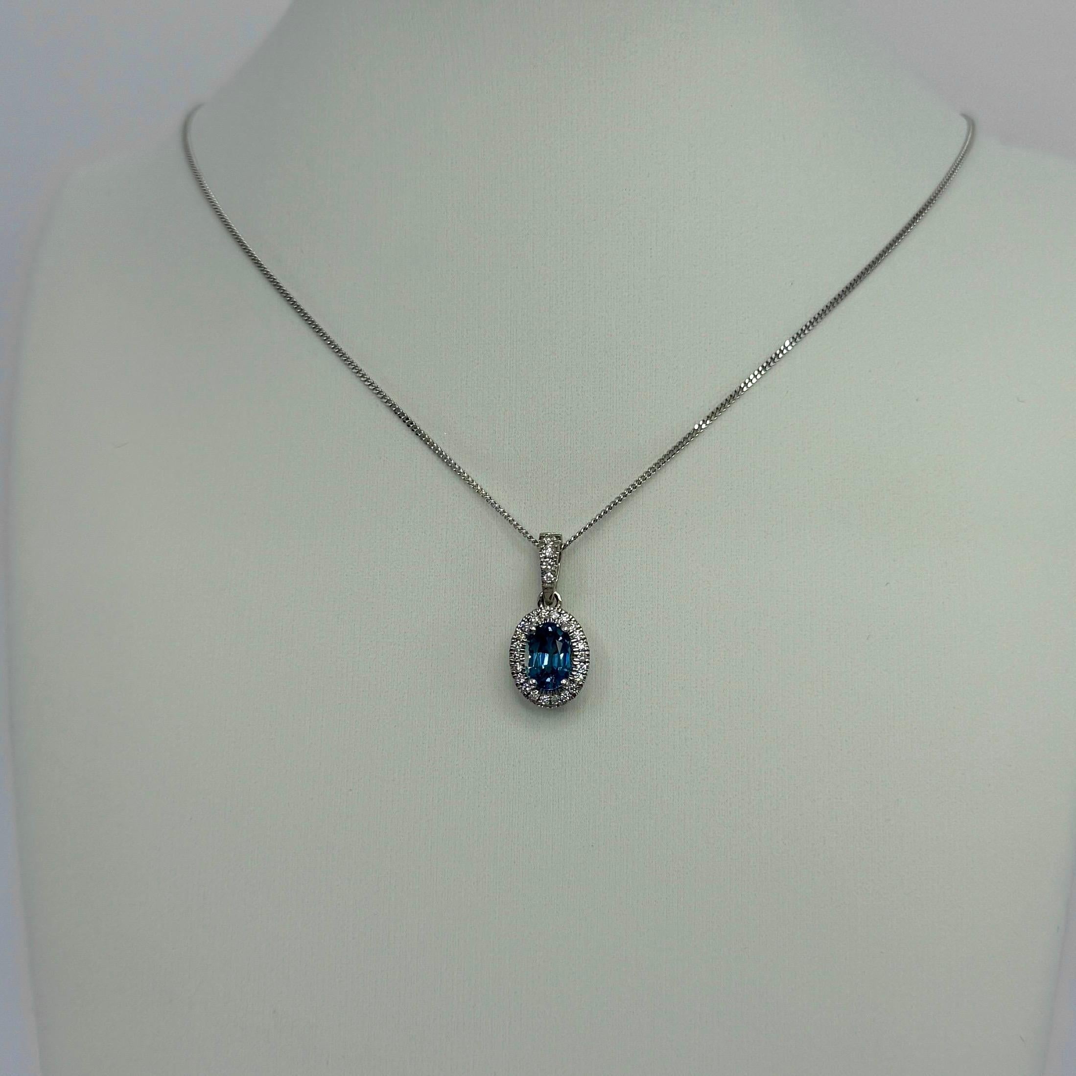 1.40ct Natürlicher Lebendiger Blauer Saphir Diamant Platin Halo Anhänger Halskette im Angebot 1