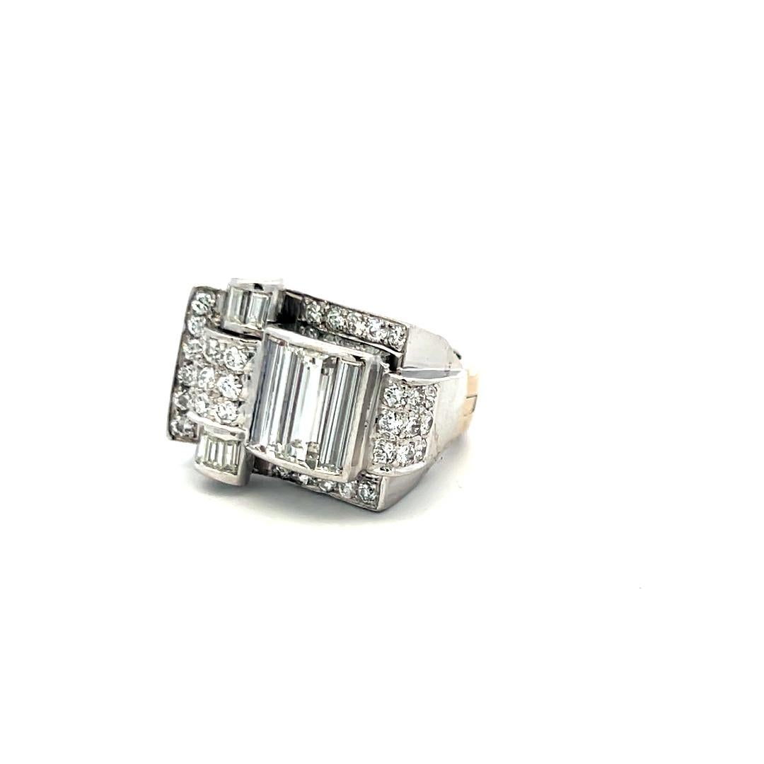Bague de cocktail en or blanc 14 carats de 1,40 carats de diamants ronds, brillants et baguettes (I SI) en vente 1