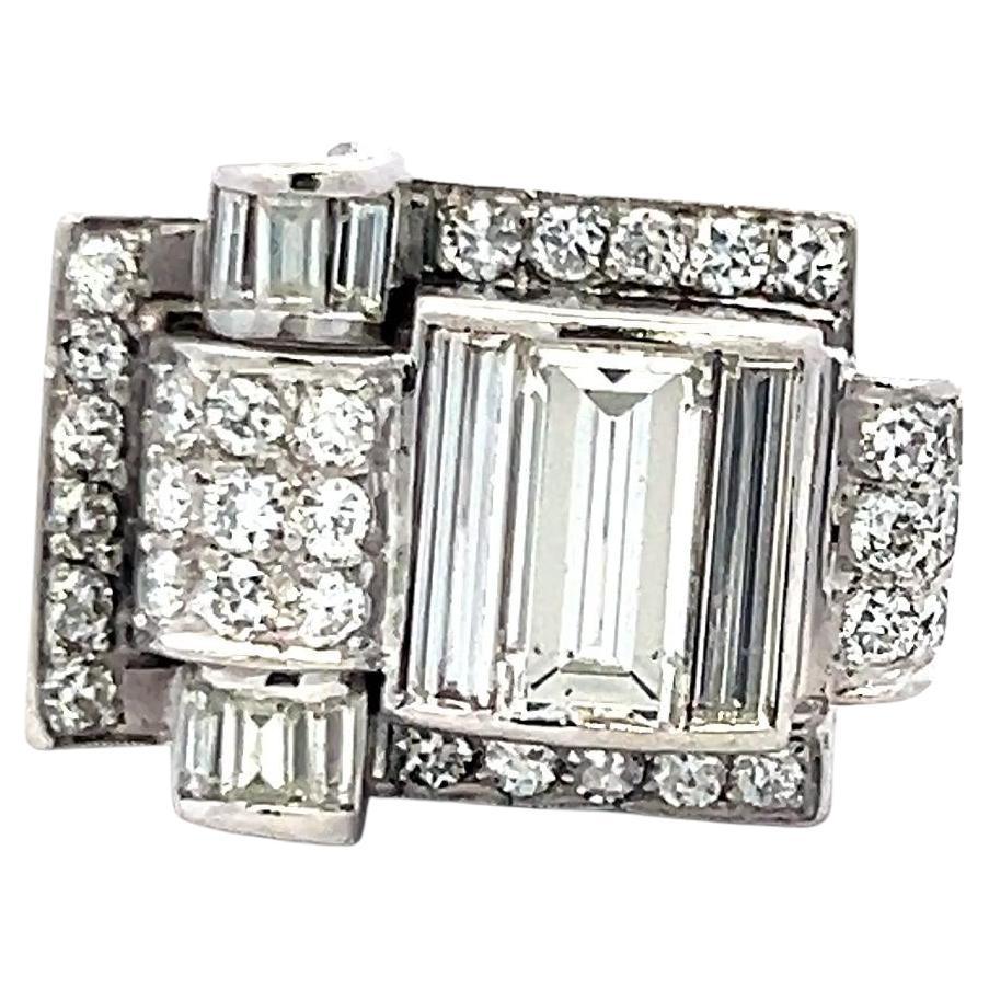 Bague de cocktail en or blanc 14 carats de 1,40 carats de diamants ronds, brillants et baguettes (I SI) en vente