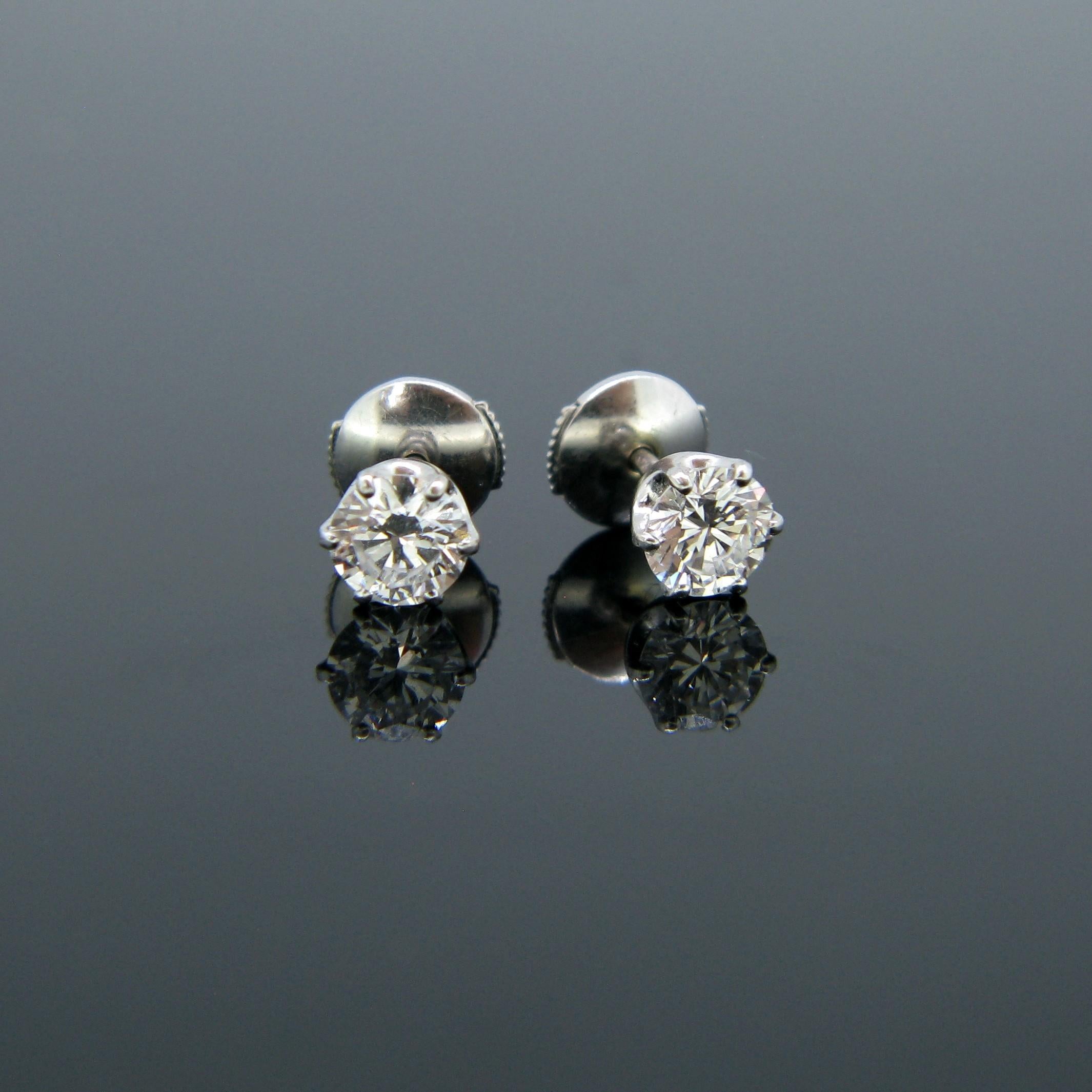 1.40Ct Round Brilliant Cut Diamond Solitaire Studs 18 Karat White Gold Earrings In Excellent Condition In London, GB