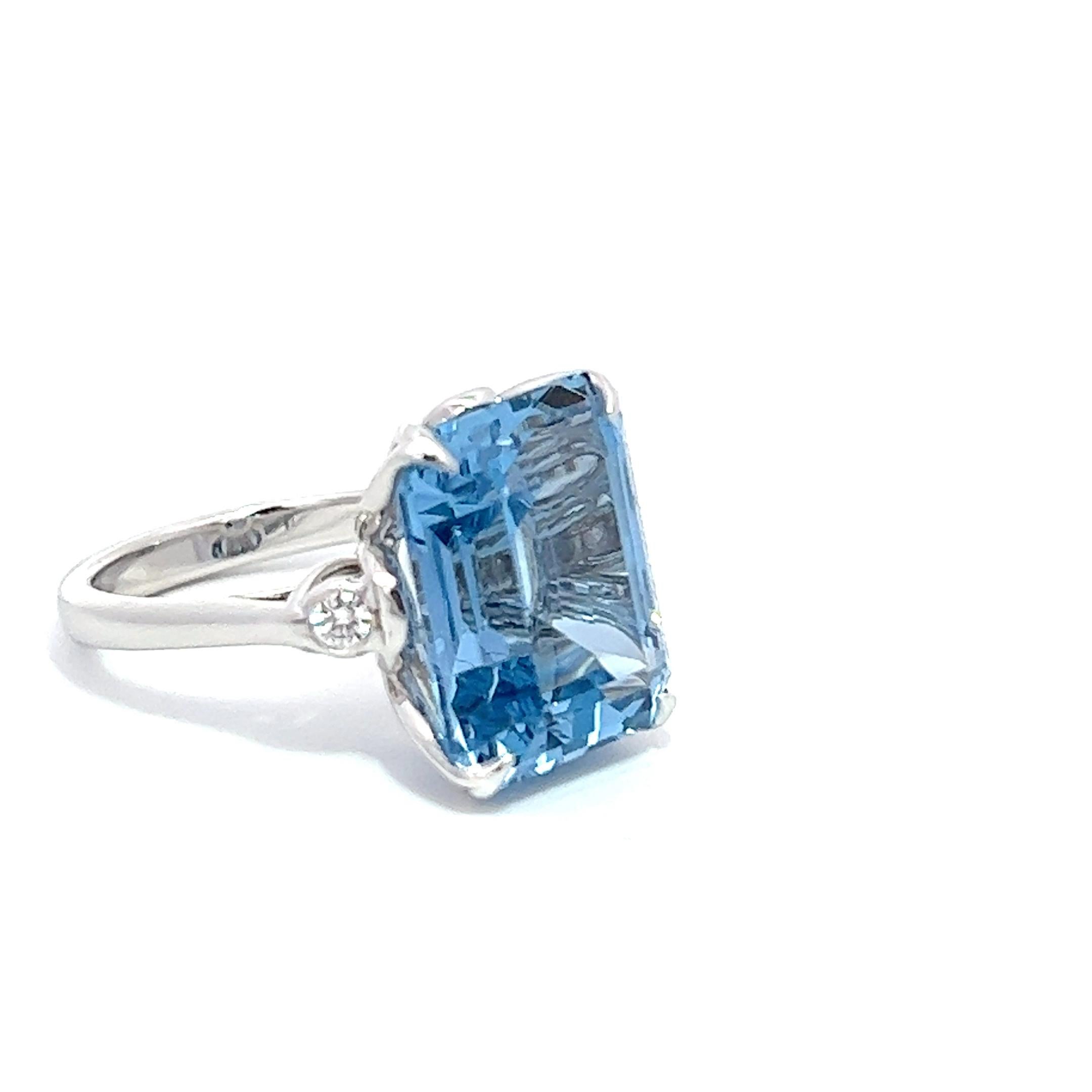14.0CT Gesamtgewicht Blauer Topas Ring in 14KW Gold gefasst im Zustand „Neu“ im Angebot in New York, NY