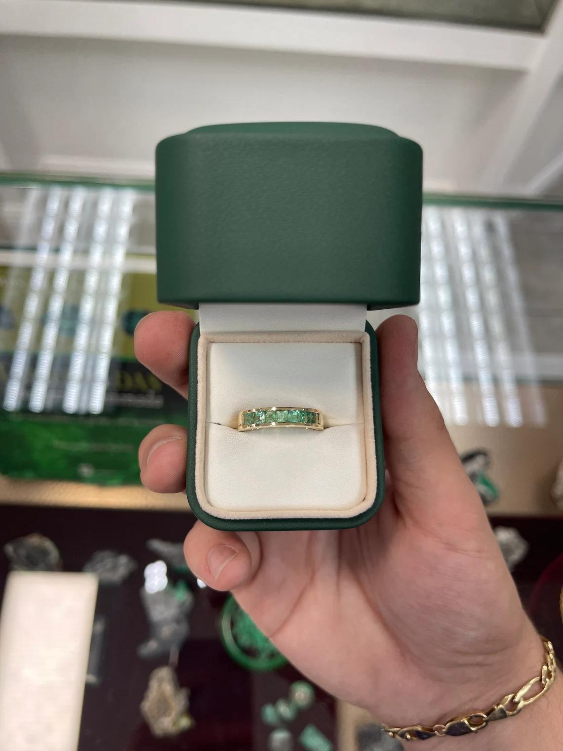 1.40tcw 14K Men's Genuine Spring Green Emerald Wedding Gold Band Ring For Sale 2