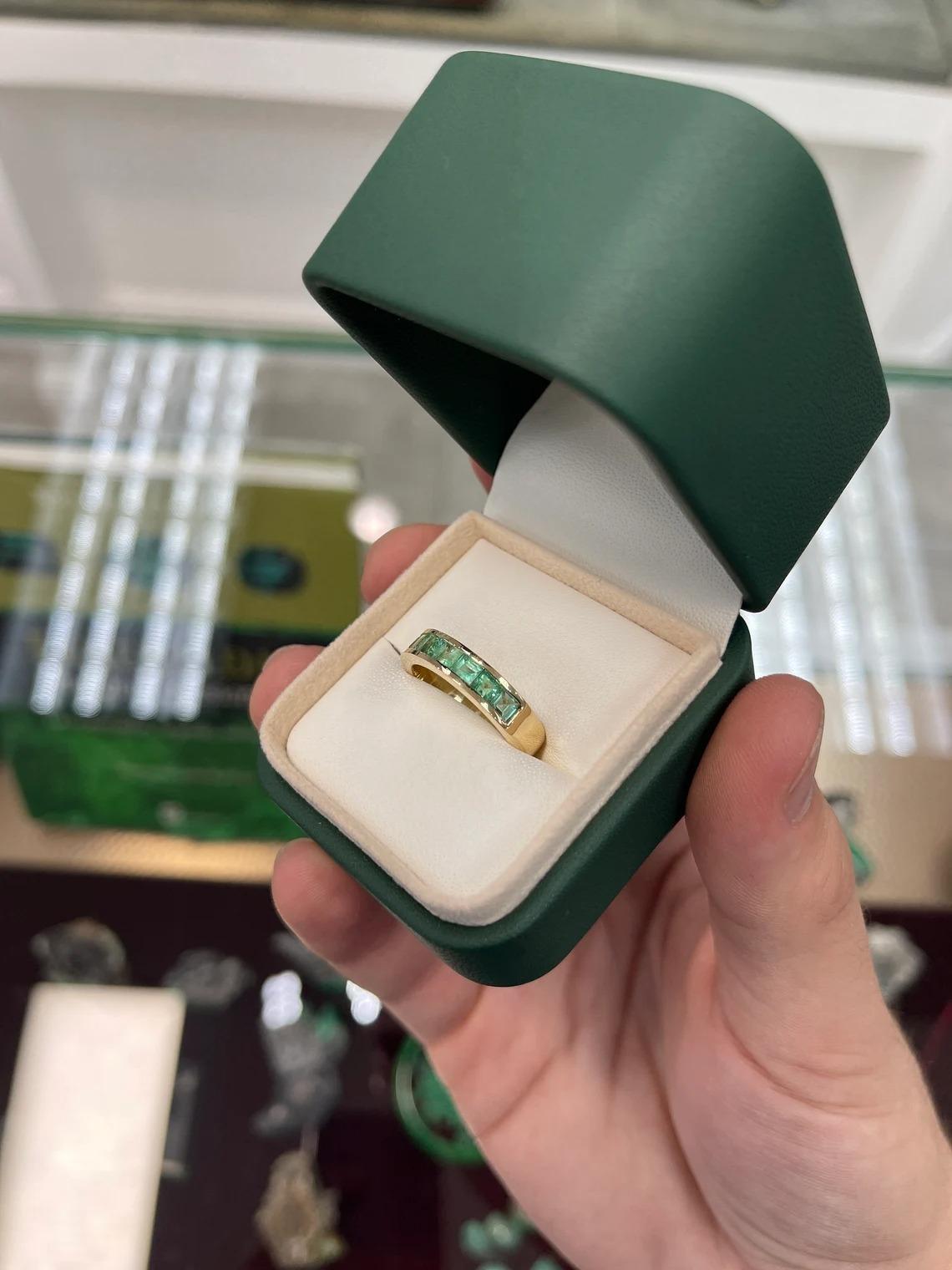 1.40tcw 14K Men's Genuine Spring Green Emerald Wedding Gold Band Ring For Sale 3