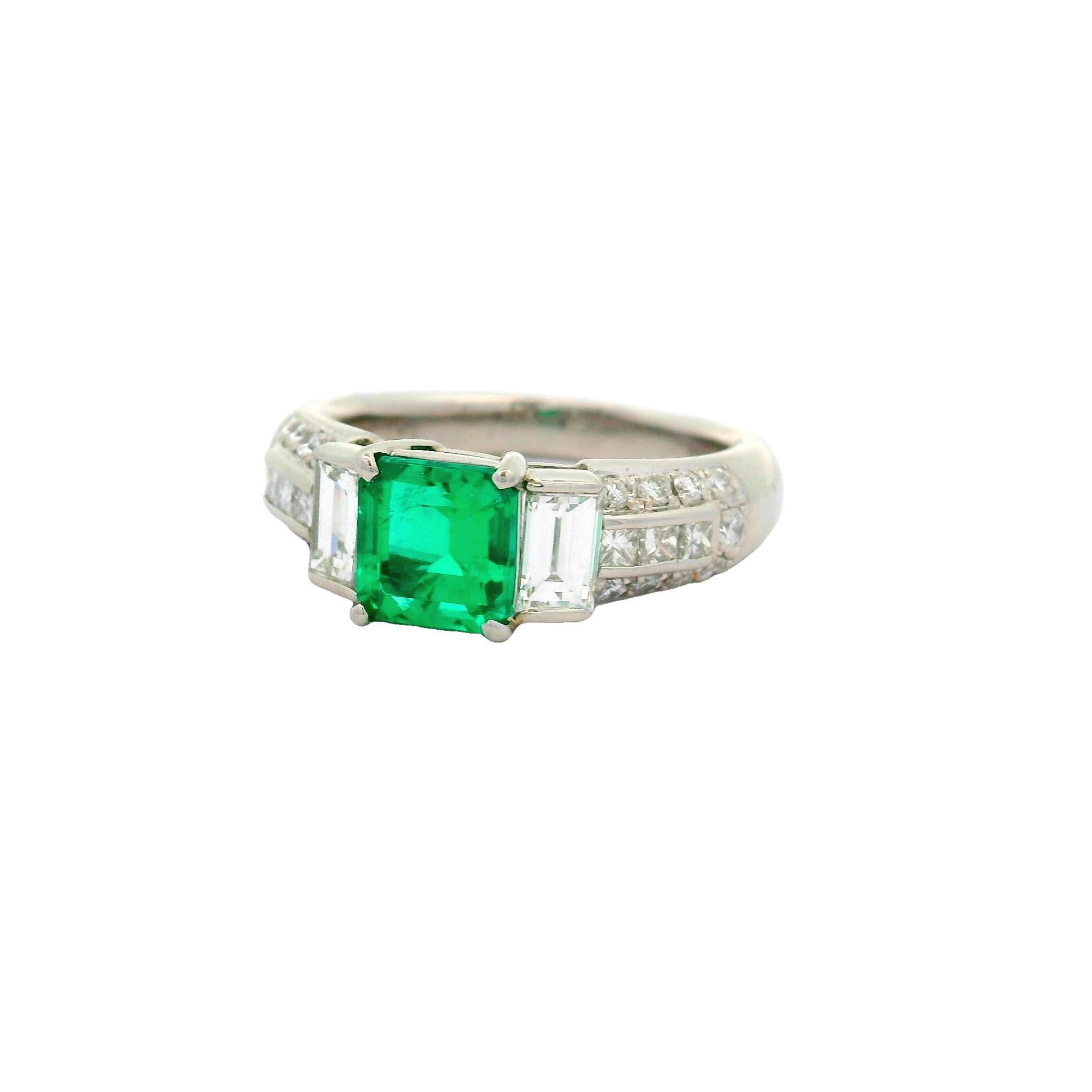 Contemporary 1.41 Carat Colombian Emerald Diamond Platinum Ring, GIA Certified For Sale