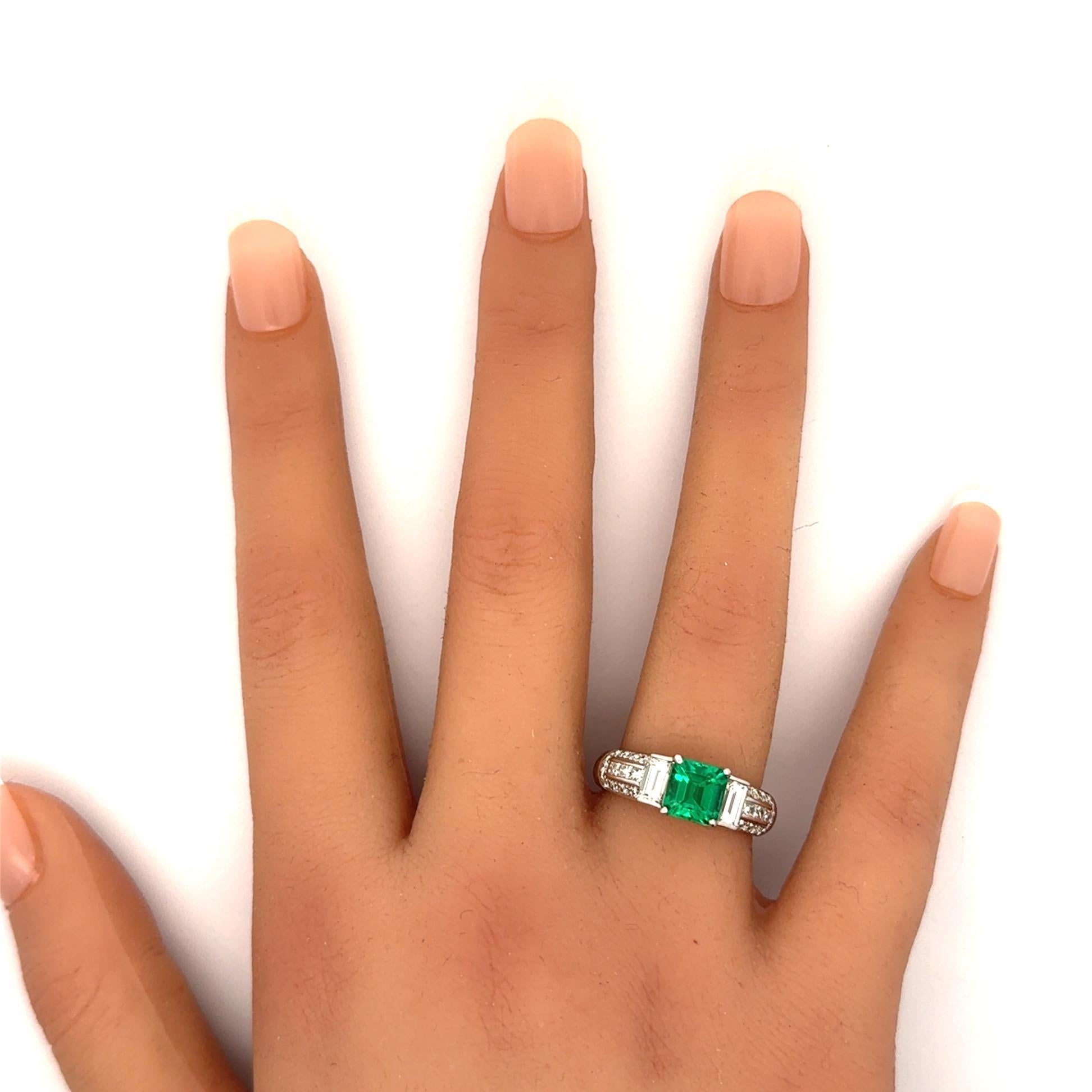 Women's 1.41 Carat Colombian Emerald Diamond Platinum Ring, GIA Certified For Sale