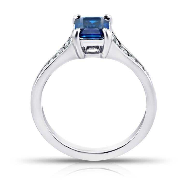 Contemporary 1.41 Carat Emerald Cut Blue Sapphire and Diamond Platinum Ring For Sale