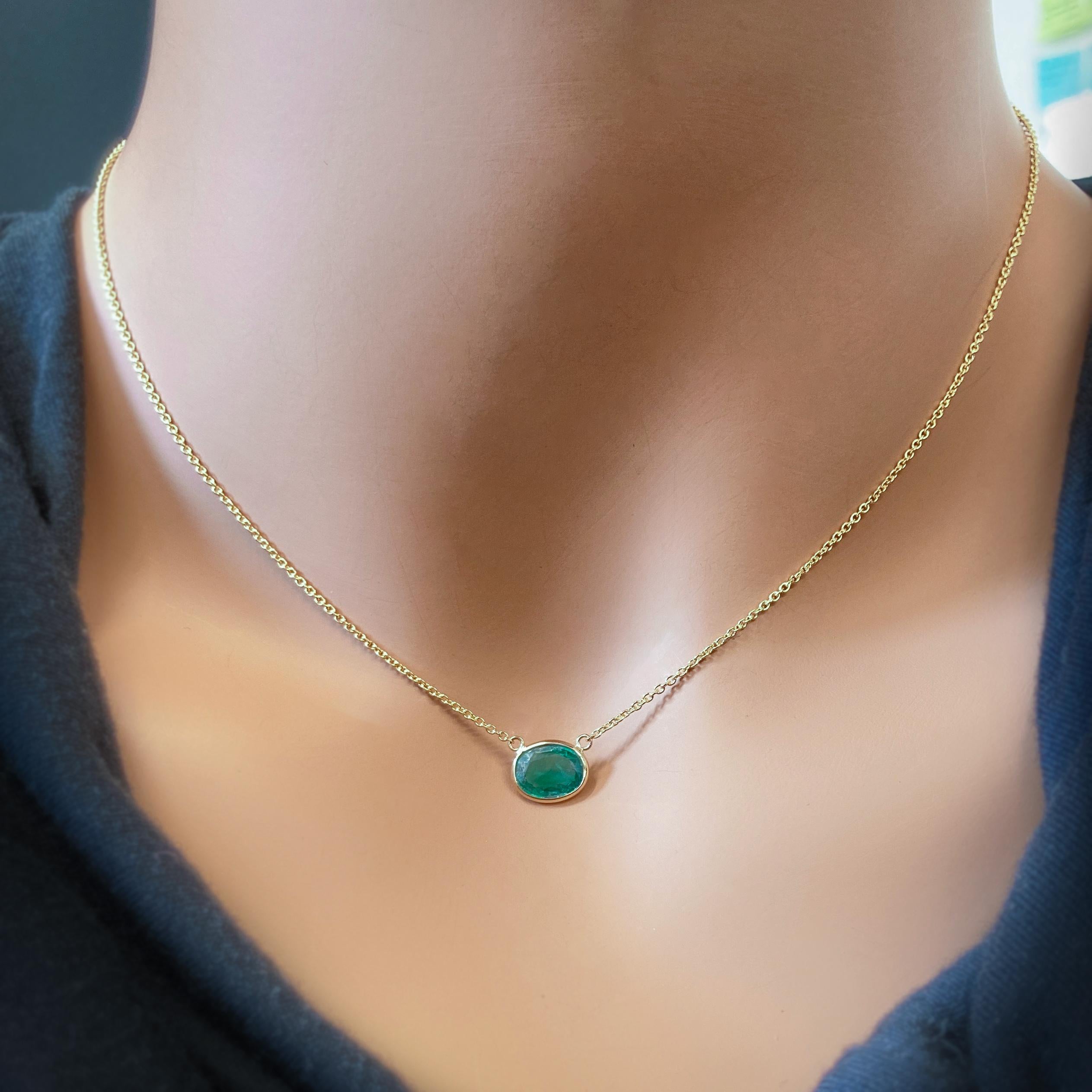 Contemporary 1.41 Carat Green Emerald Oval Cut Fashion Necklaces In 14K Yellow Gold For Sale