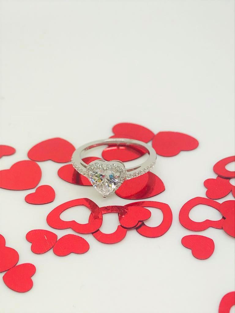Art déco Bague de fiançailles de mariage en argent sterling avec halo de zirconia en forme de cœur de 1,41 carat en vente