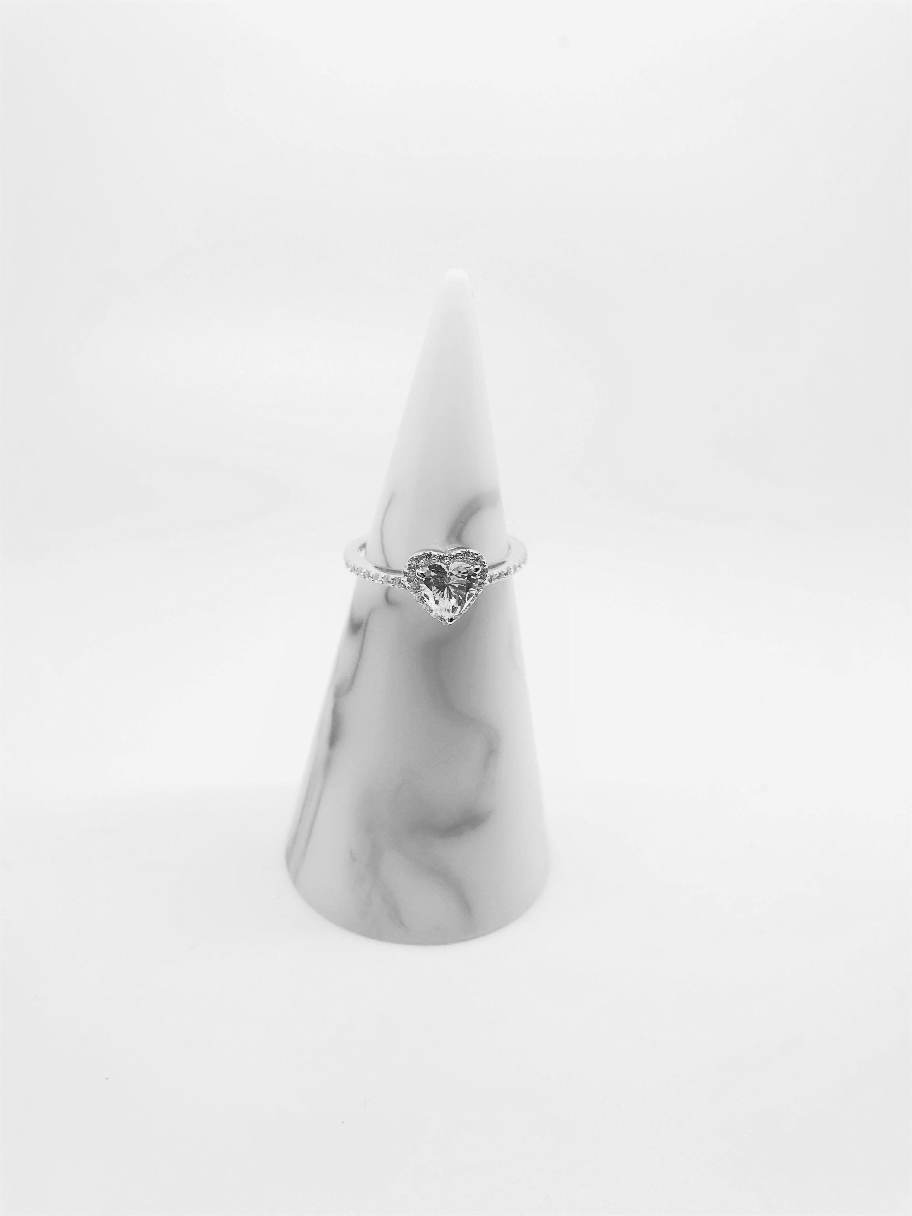 Bague de fiançailles de mariage en argent sterling avec halo de zirconia en forme de cœur de 1,41 carat Neuf - En vente à London, GB