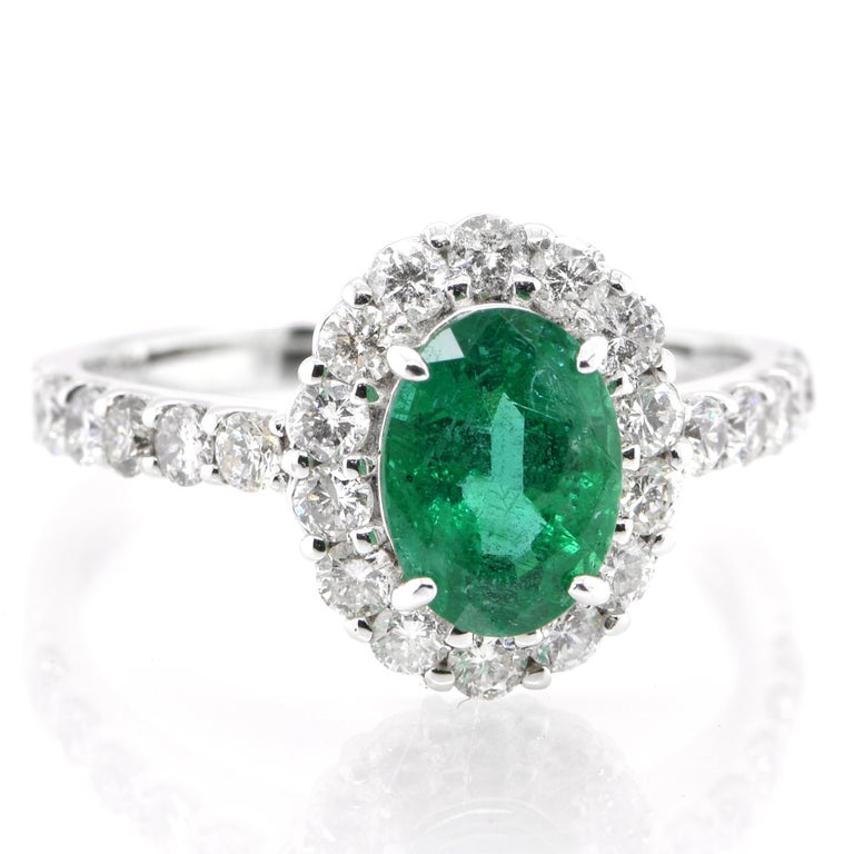 Modern 1.41 Carat Natural Emerald and Diamond Halo Ring Set in Platinum For Sale