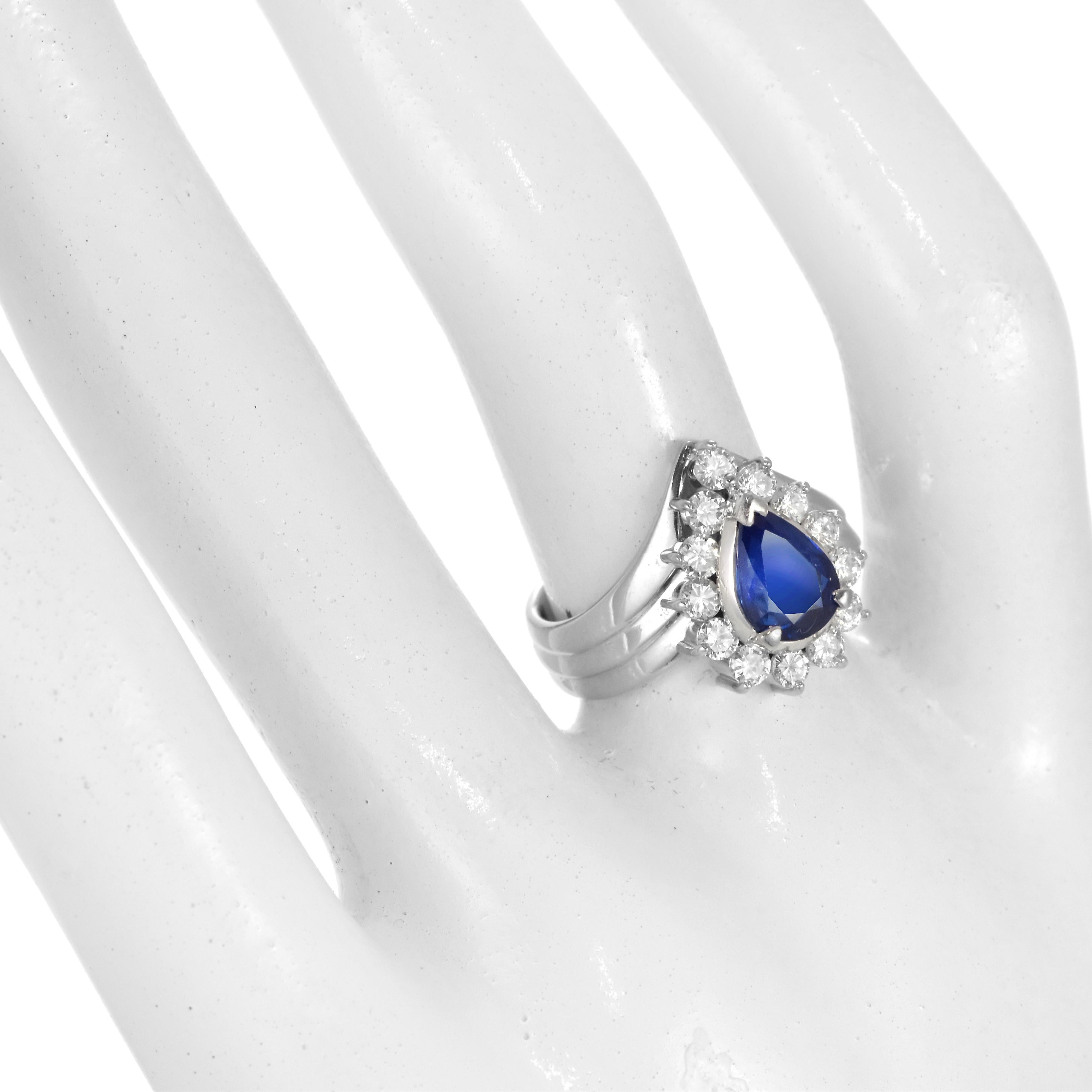 1.41 Carat Natural Sapphire and Diamond Estate Ring Made in Platinum For Sale 6