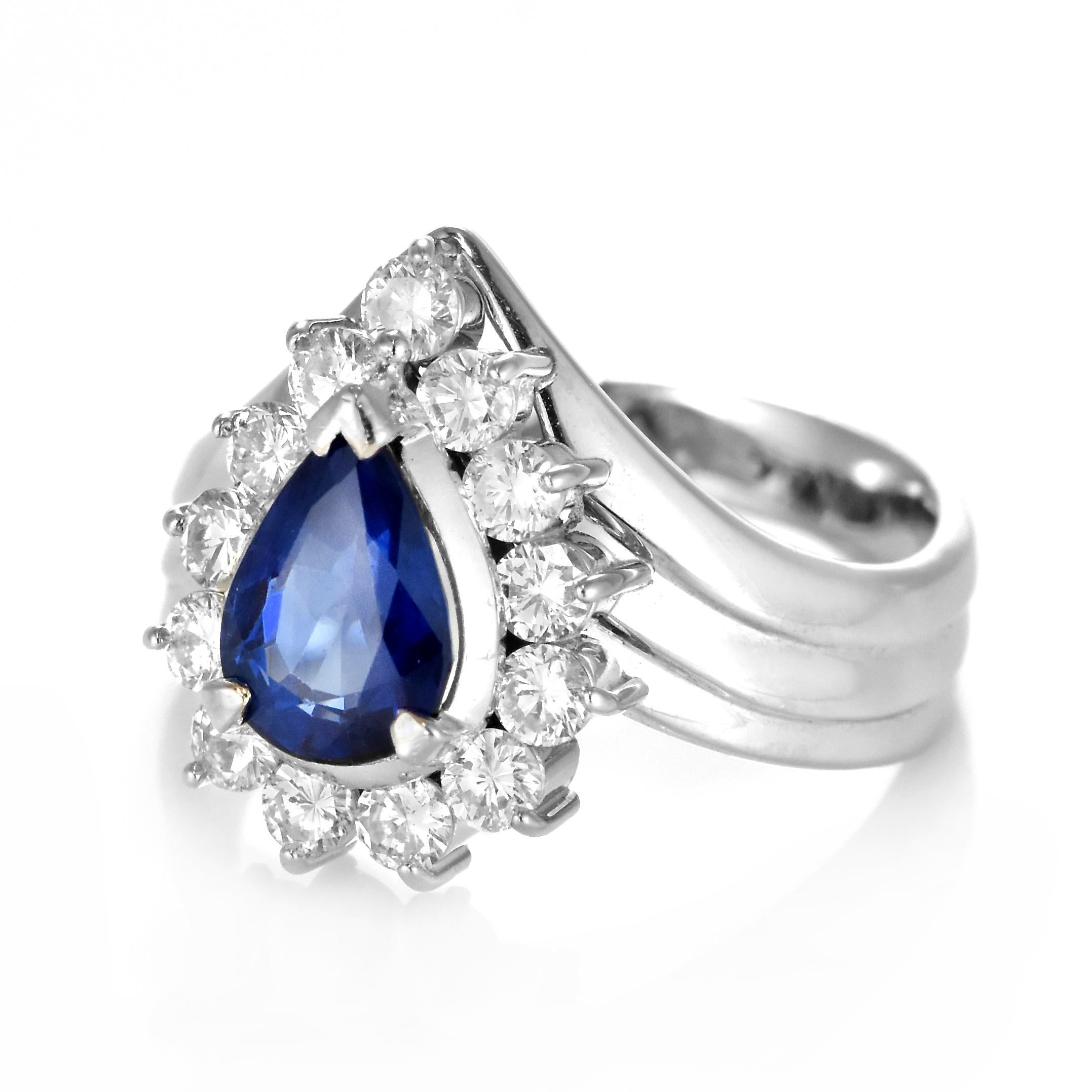 Modern 1.41 Carat Natural Sapphire and Diamond Estate Ring Made in Platinum For Sale