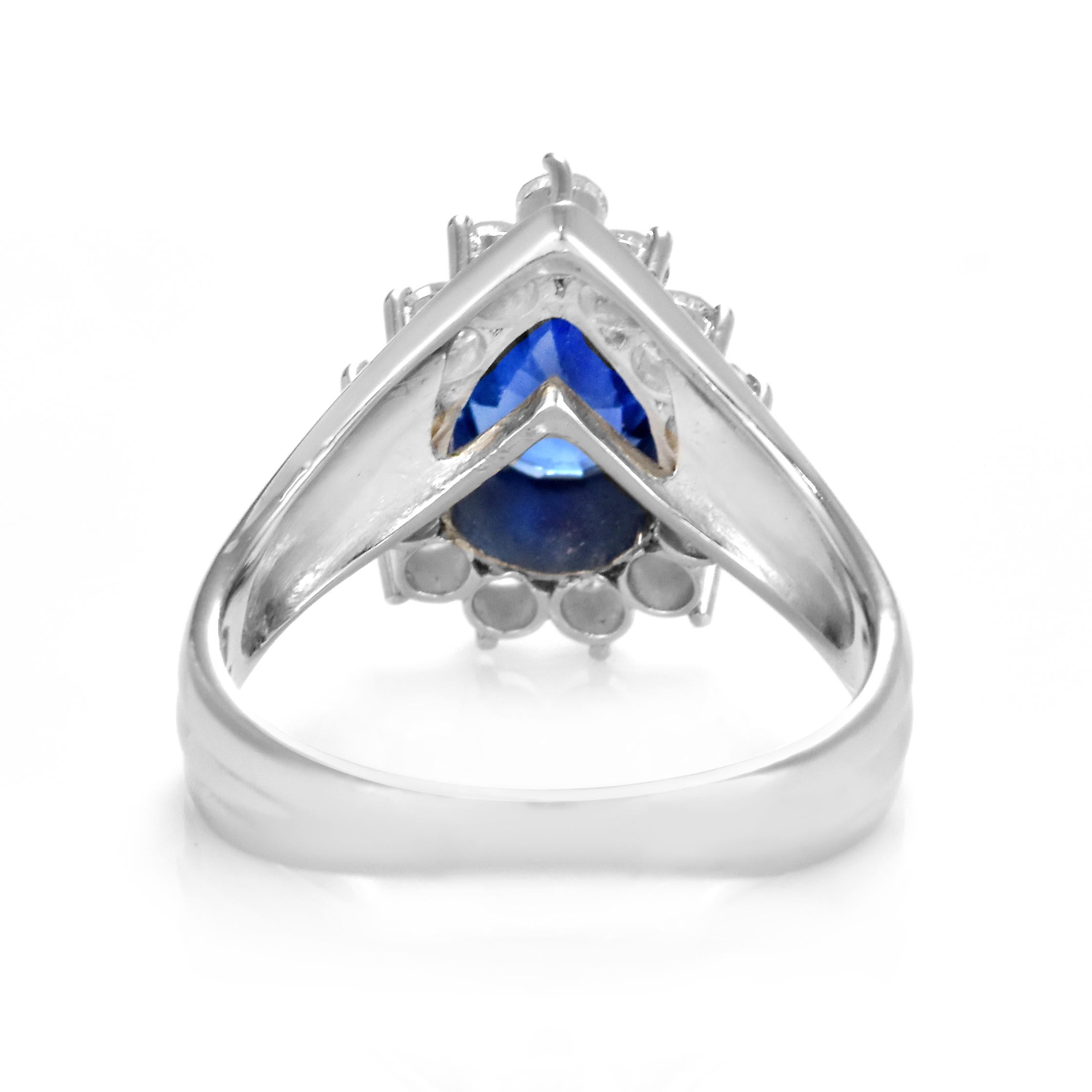 1.41 Carat Natural Sapphire and Diamond Estate Ring Made in Platinum In Excellent Condition For Sale In Tokyo, JP