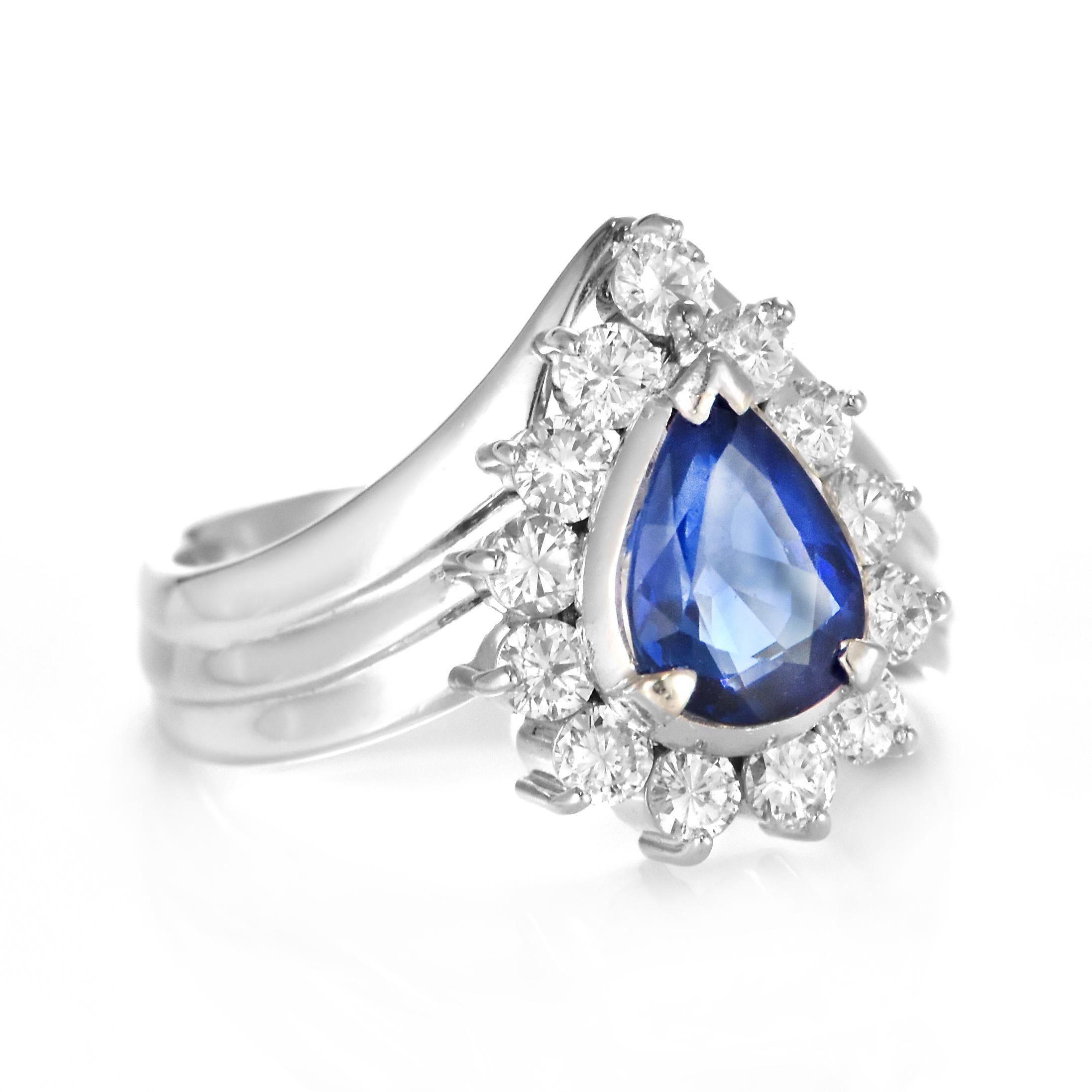 1.41 Carat Natural Sapphire and Diamond Estate Ring Made in Platinum For Sale 1