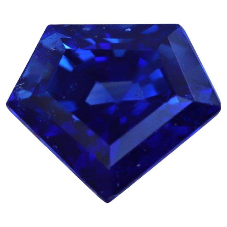 1.41 Carat Pentagon Shaped Natural Blue Sapphire Loose Gemstone from Ceylon (Saphir bleu naturel en forme de pentagone de Ceylan) en vente