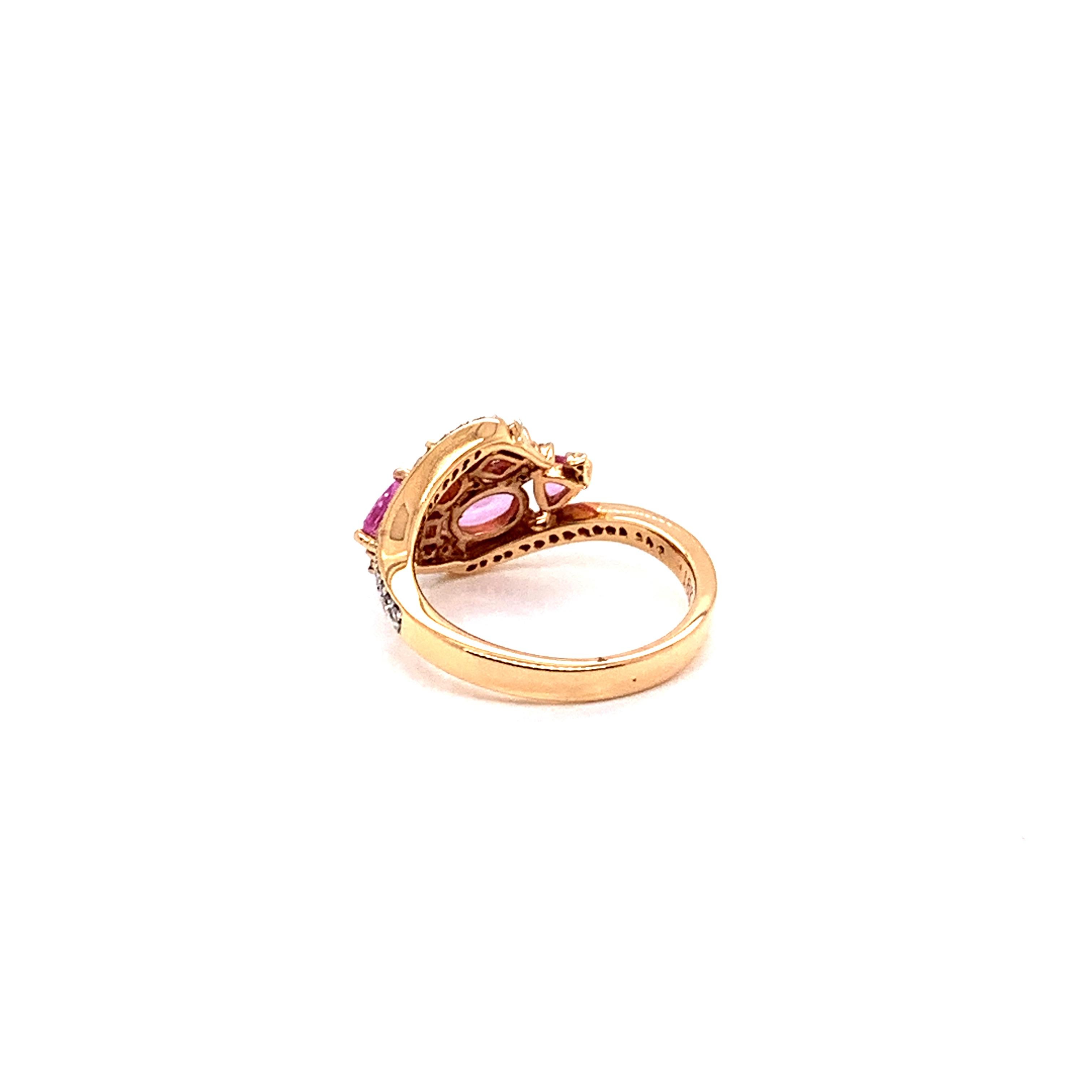 Women's 1.4 Carat Pink Sapphire Ring in 18 Karat Rose Gold with Diamond For Sale