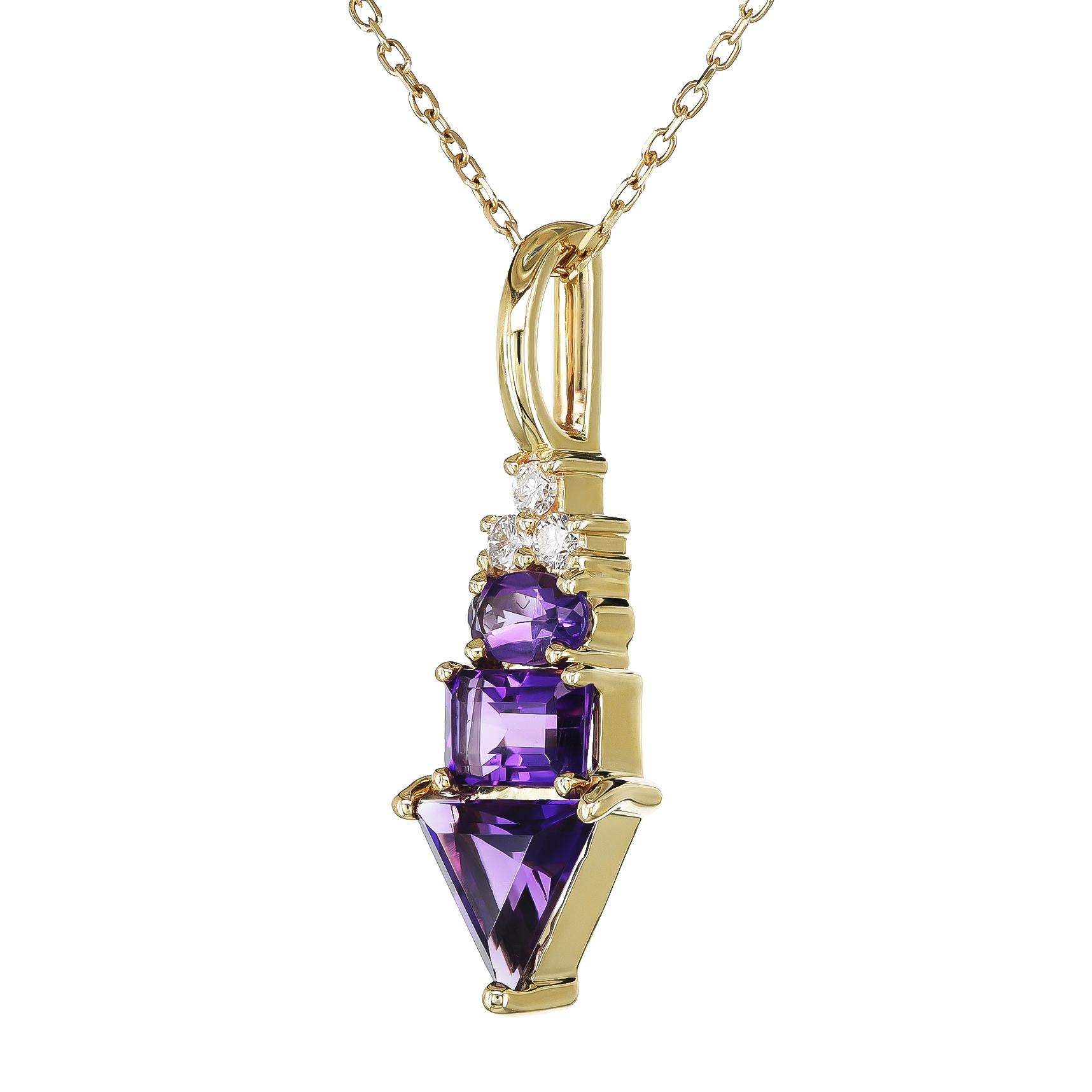 Tauchen Sie ein in den königlichen Charme des Amethysten, der kunstvoll in eine Fassung aus 14 Karat Gelbgold gefasst ist. Dieser bezaubernde Edelstein mit seinem reichen violetten Farbton ist perfekt für alle, die die Eleganz und Tiefe von