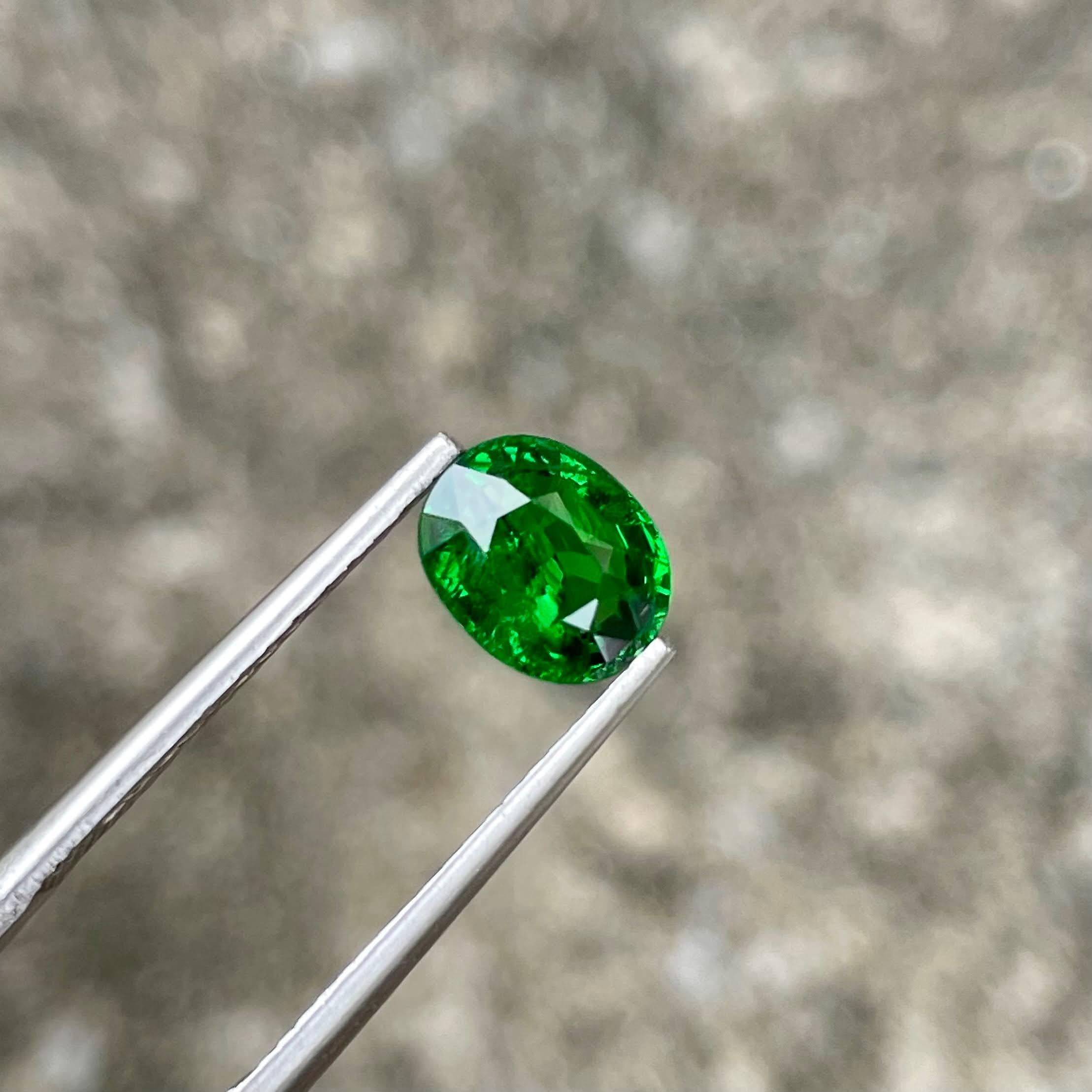 Peso 1,41 carati
Dimensioni 7,1x5,6x4,5
Chiarezza inclusa
Origine Kenya
Trattamento Nessuno
Forma ovale
Taglio Passo Ovale



Questo squisito Granato Tsavorite da 1,41 carati è un esempio accattivante della bellezza della natura, caratterizzato da
