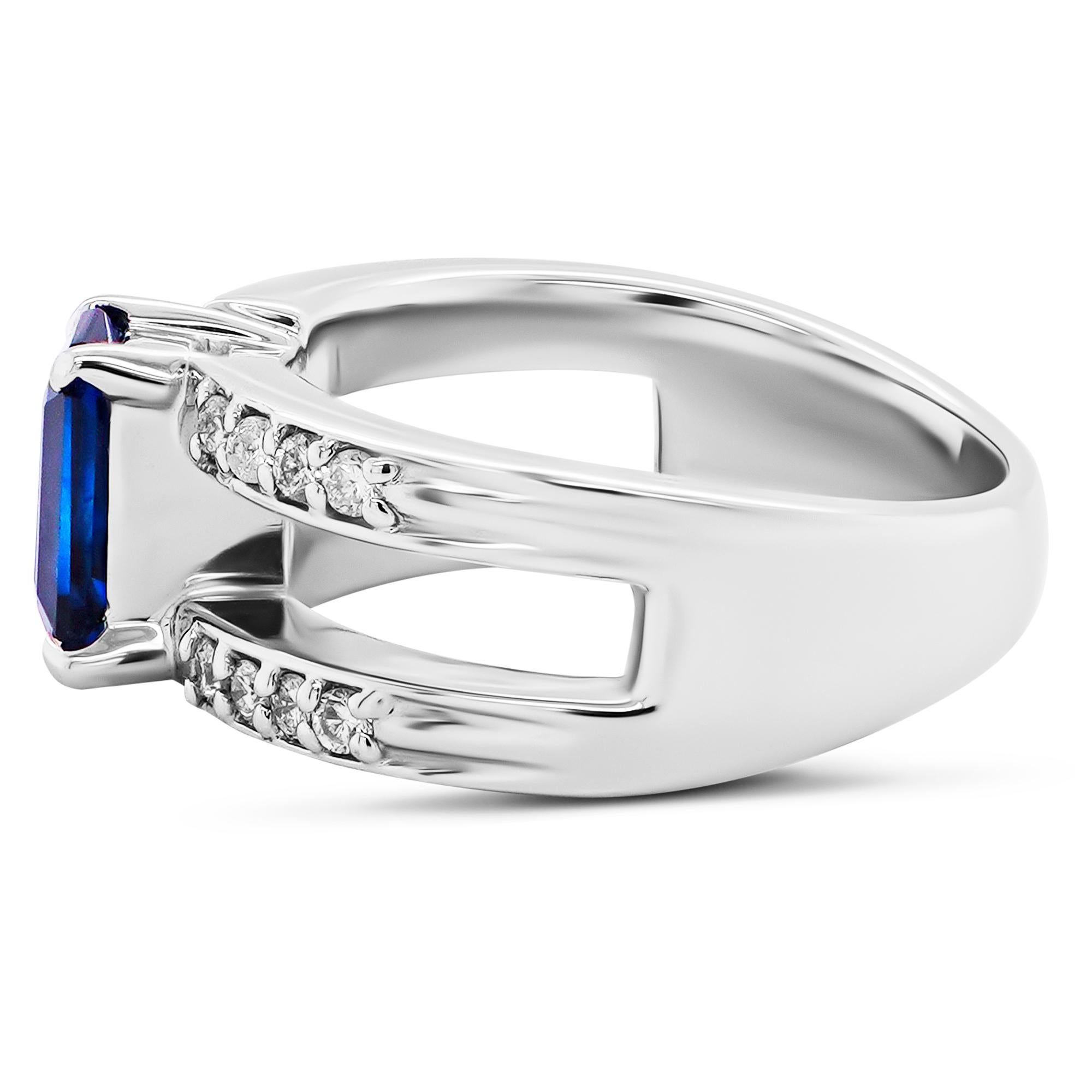 1,41 Karat Lebendiger Blauer Saphir und Diamant Brücken-Design Einzigartiger Solitär-Ring (Smaragdschliff) im Angebot