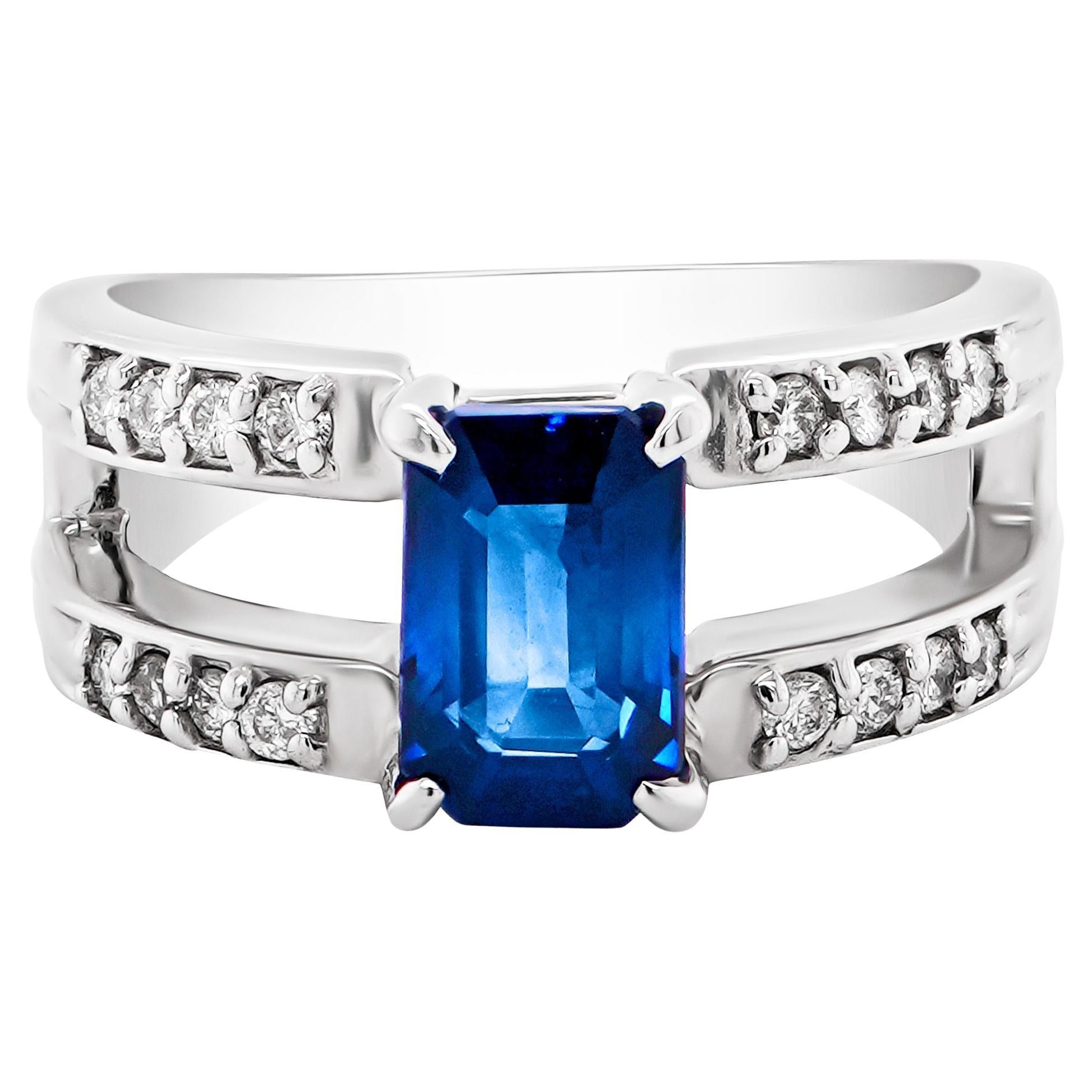 1,41 Karat Lebendiger Blauer Saphir und Diamant Brücken-Design Einzigartiger Solitär-Ring im Angebot