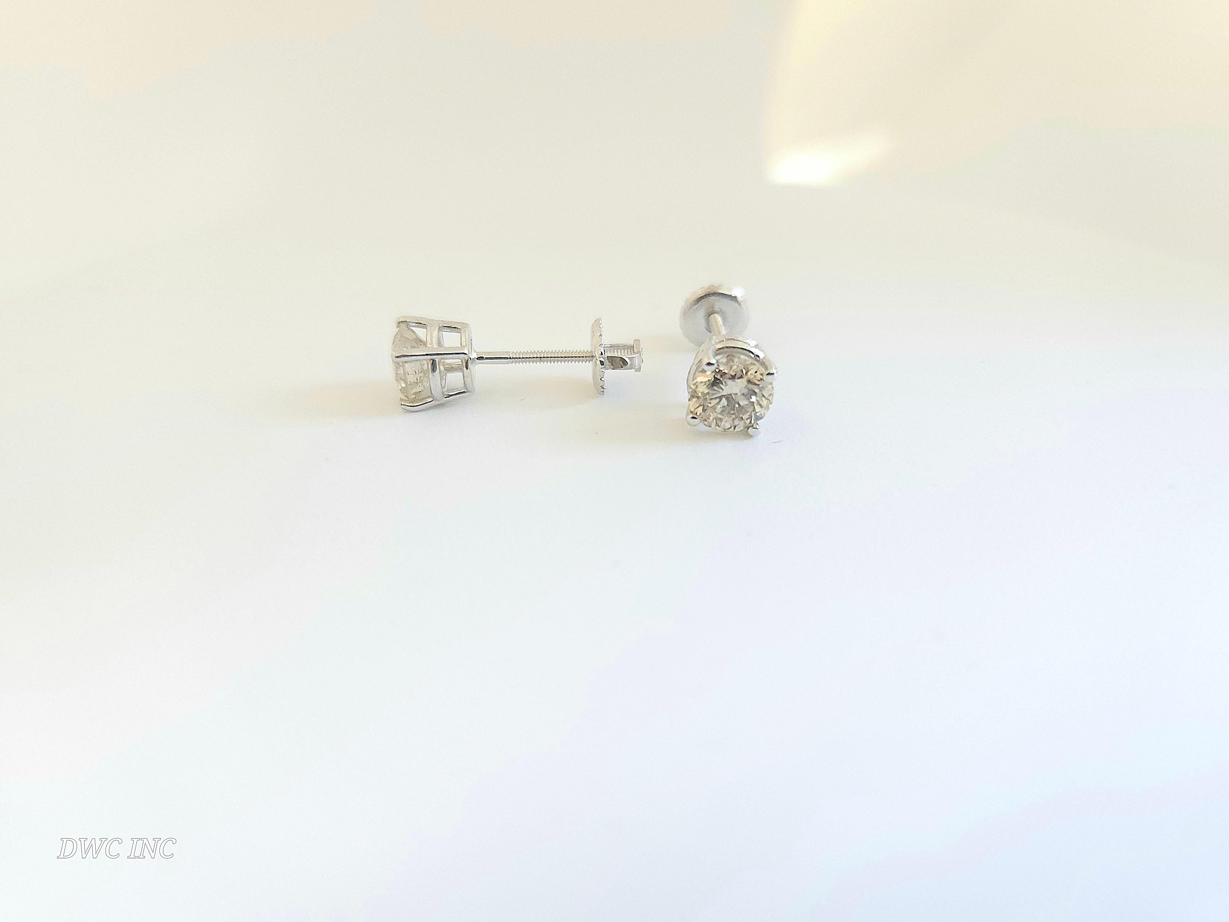 1.41 Ctw Natural Diamond Round Squareback Studs White Gold In New Condition For Sale In Great Neck, NY