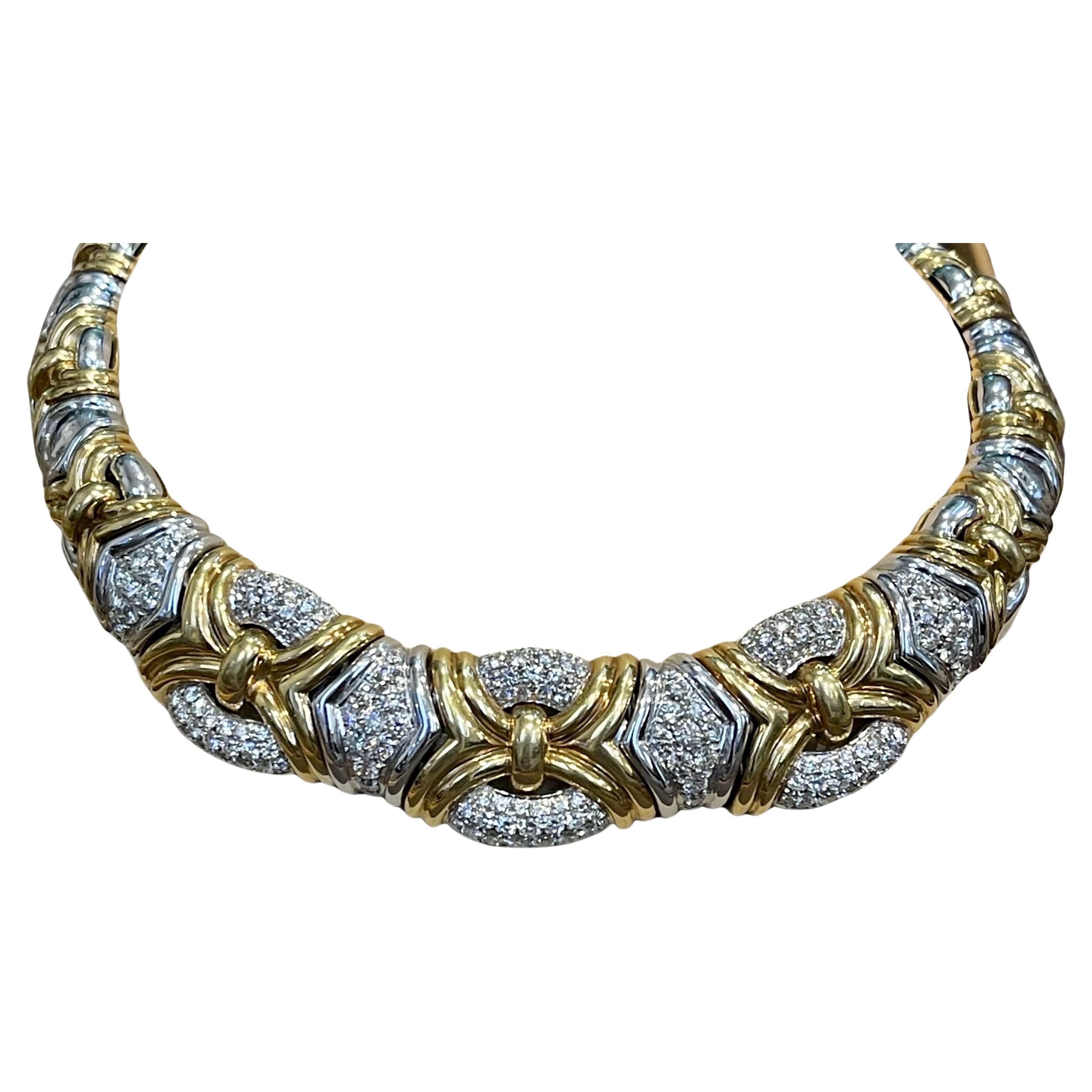 
141 Gramm 18Kt zweifarbiges Gold & 8,5 Karat Diamant Choker /Colar Halskette  Nachlass 
Erstaunlich schönes, altes und schweres Schmuckstück.
18 Karat  Weiß- und Gelbgold 141 Gm 
Diamanten alle Brillant  schneiden  und VS-Qualität mit G/H-Farbe