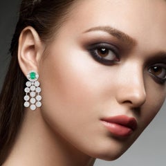 Boucles d'oreilles chandelier en or blanc 14 carats avec diamants de 14,10 carats et émeraudes de 3,60 carats