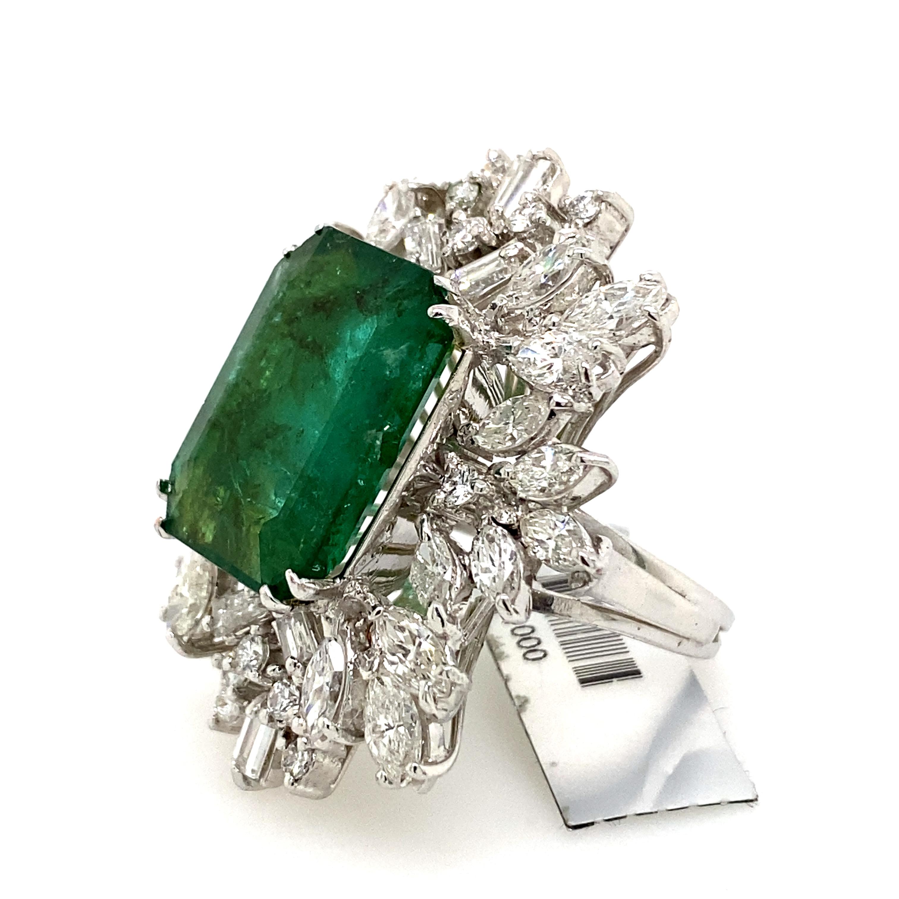 Contemporary 14.10 Carat Emerald with Diamonds Vintage Ring 18 Karat White Gold For Sale