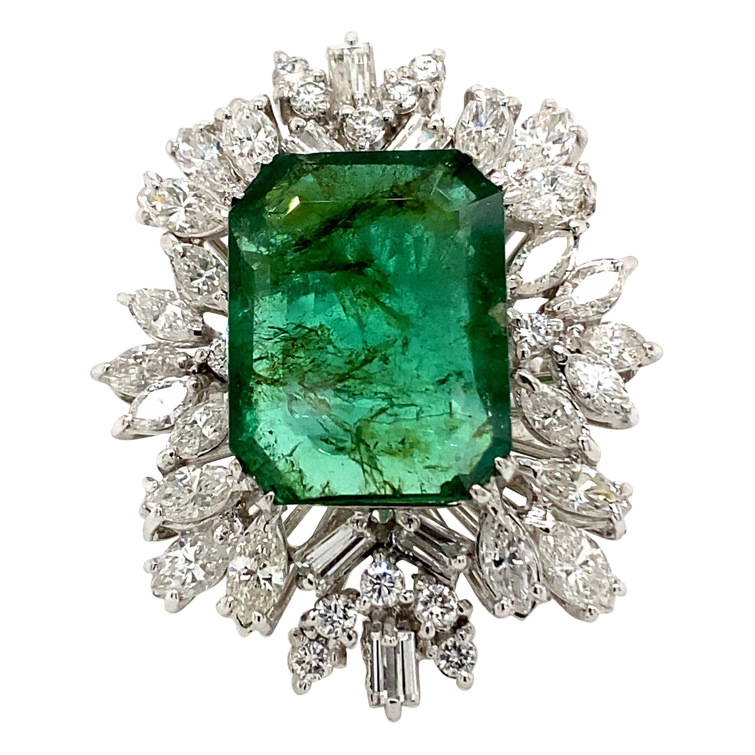 Bague vintage en or blanc 18 carats avec émeraude de 14,10 carats et diamants