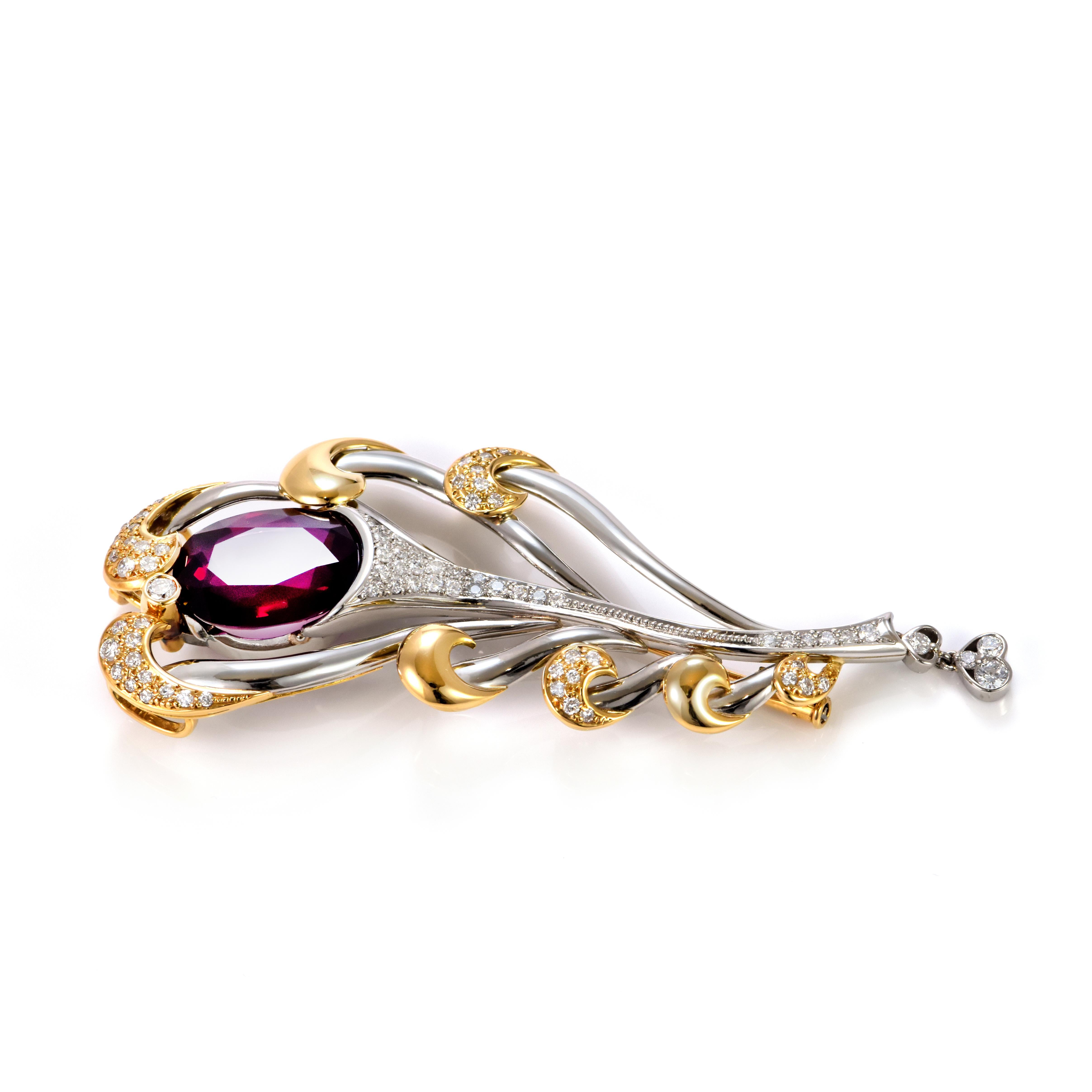 14.10 Carat Natural Rhodolite Garnet & Diamond Brooch Made in Platinum/18K Gold (Ovalschliff) im Angebot