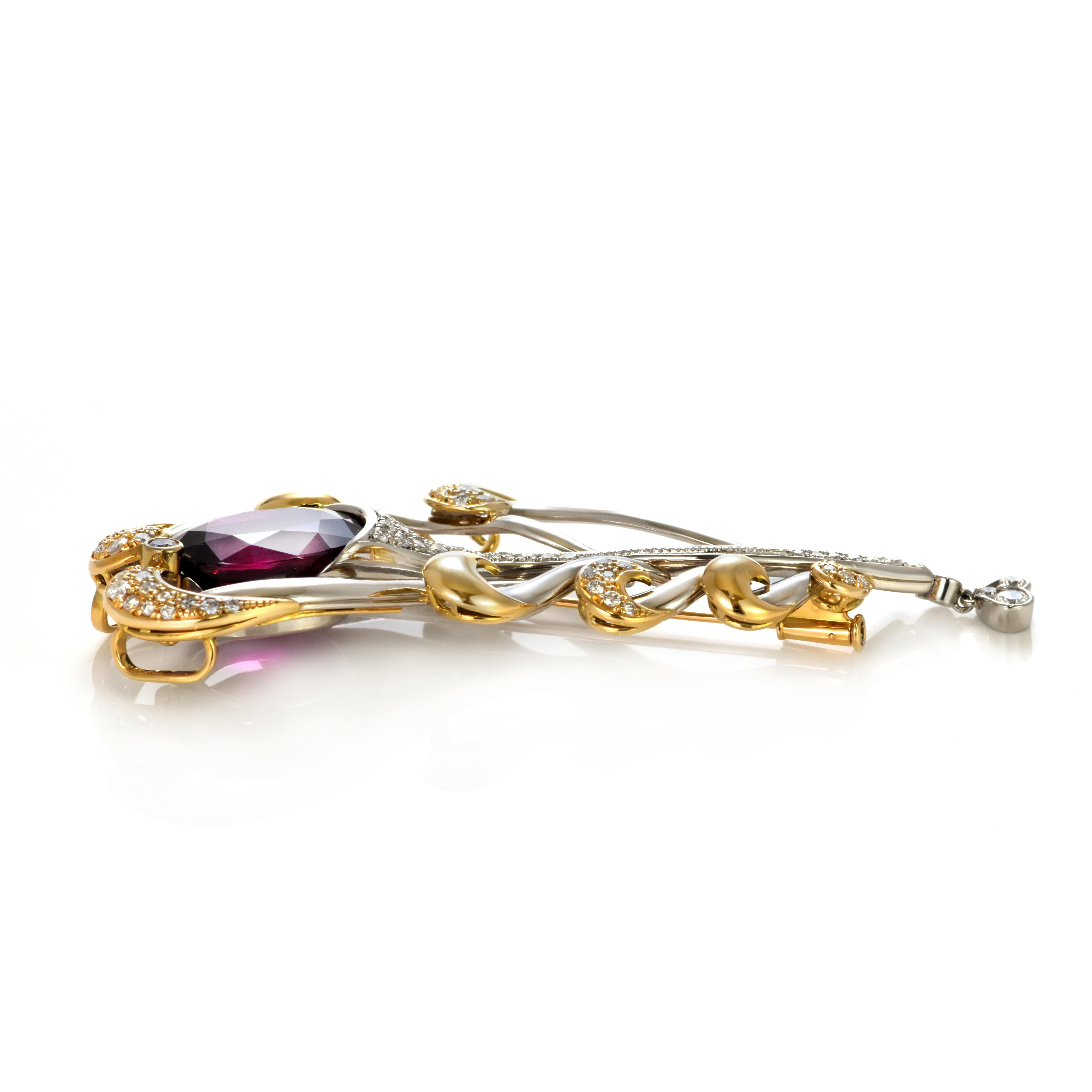 14.10 Carat Natural Rhodolite Garnet & Diamond Brooch Made in Platinum/18K Gold im Zustand „Hervorragend“ im Angebot in Tokyo, JP