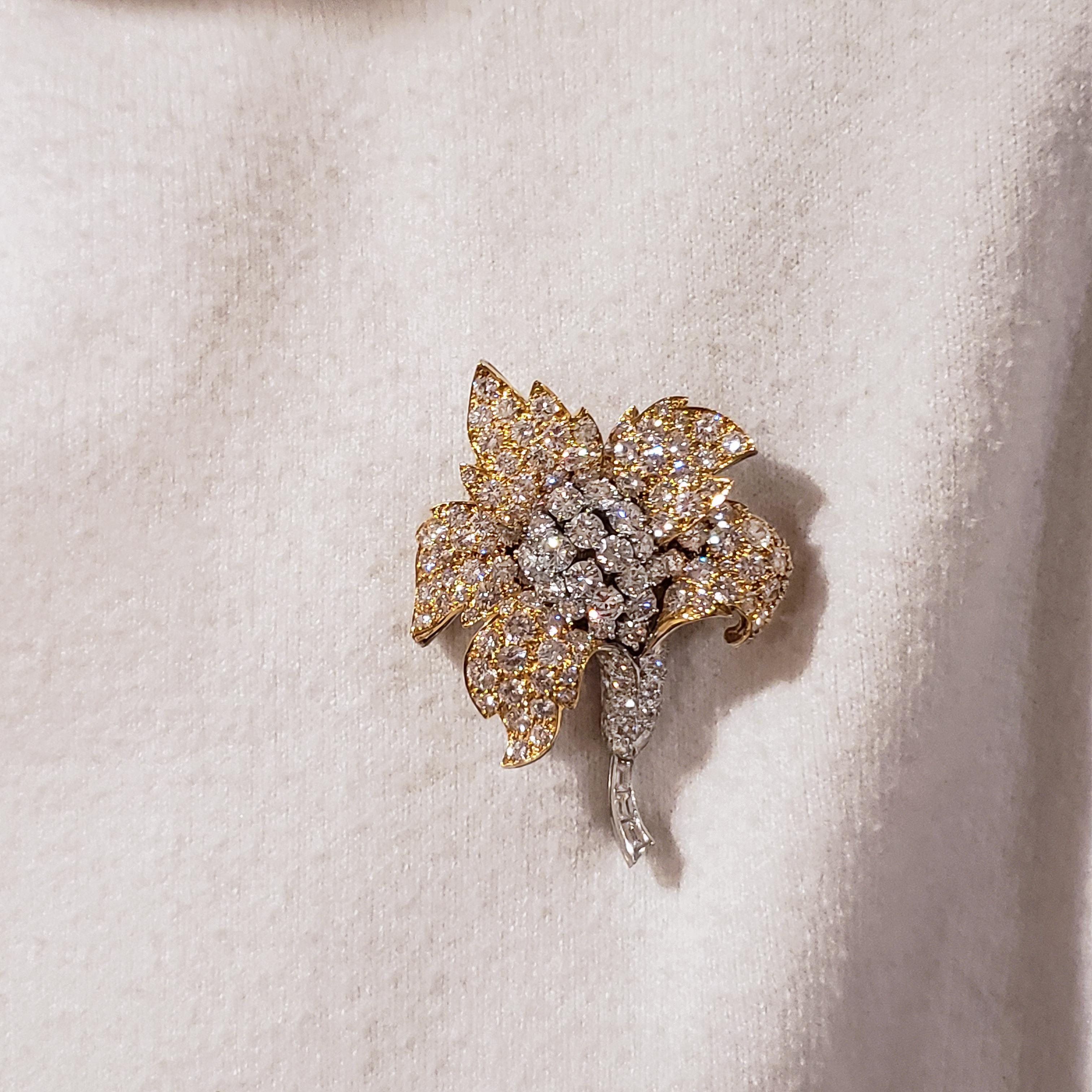 14.10 Carat Round Diamond Flower Brooch In Good Condition For Sale In New York, NY