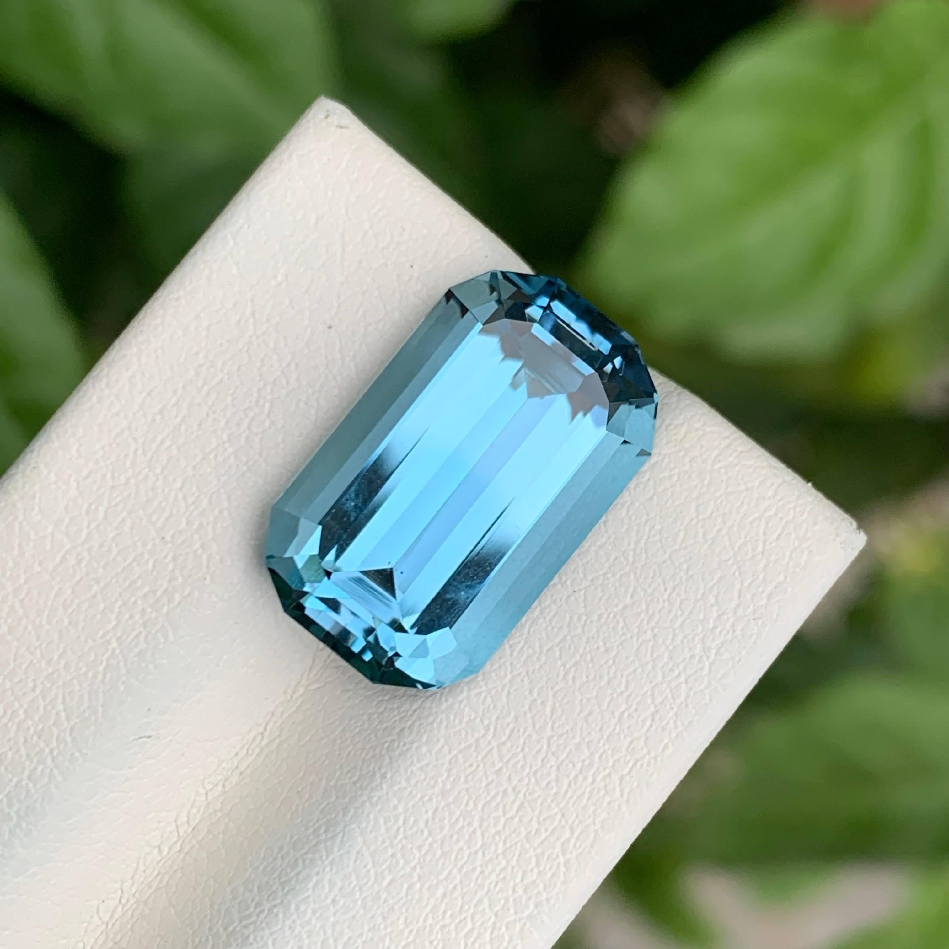 14,10 carati di Topazio Blu di Londra Pietra africana tagliata con precisione e personalizzata in vendita 2