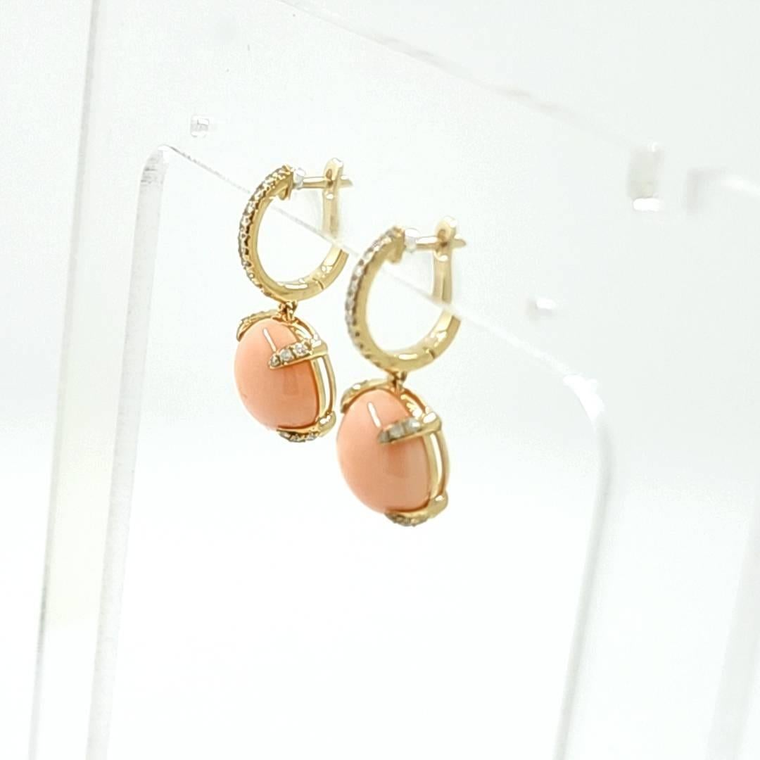 14.10Ct Coral and Diamond Drop Earring in 18K Yellow Gold In New Condition For Sale In Hong Kong, HK