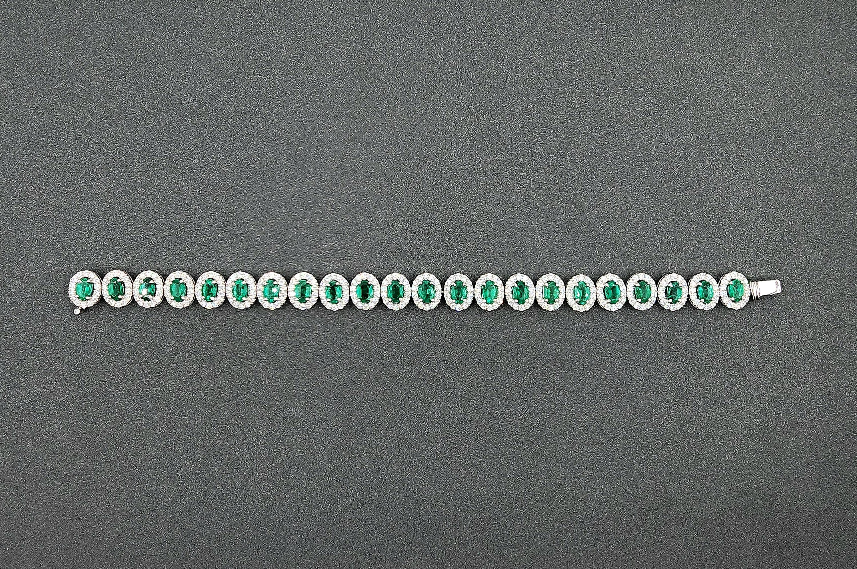 14.11 ct Natural Emerald & Diamond Bracelet For Sale 1