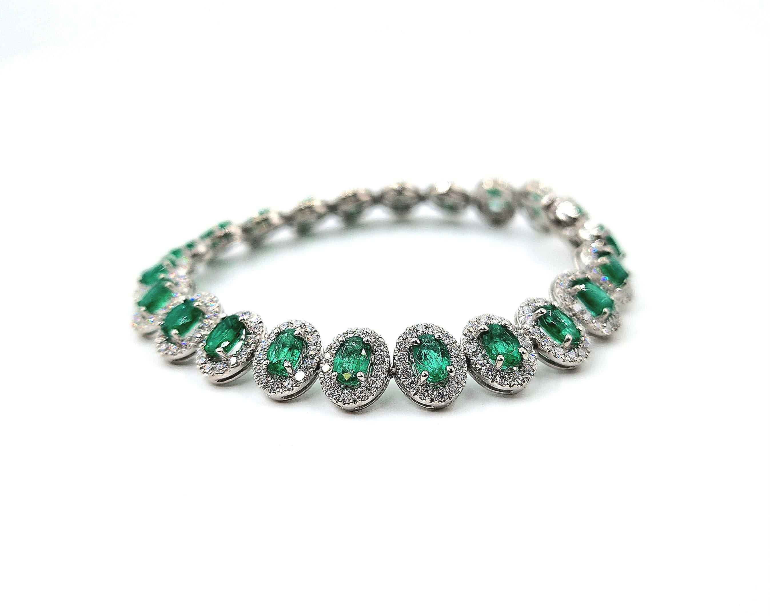 14.11 ct Natural Emerald & Diamond Bracelet For Sale 2