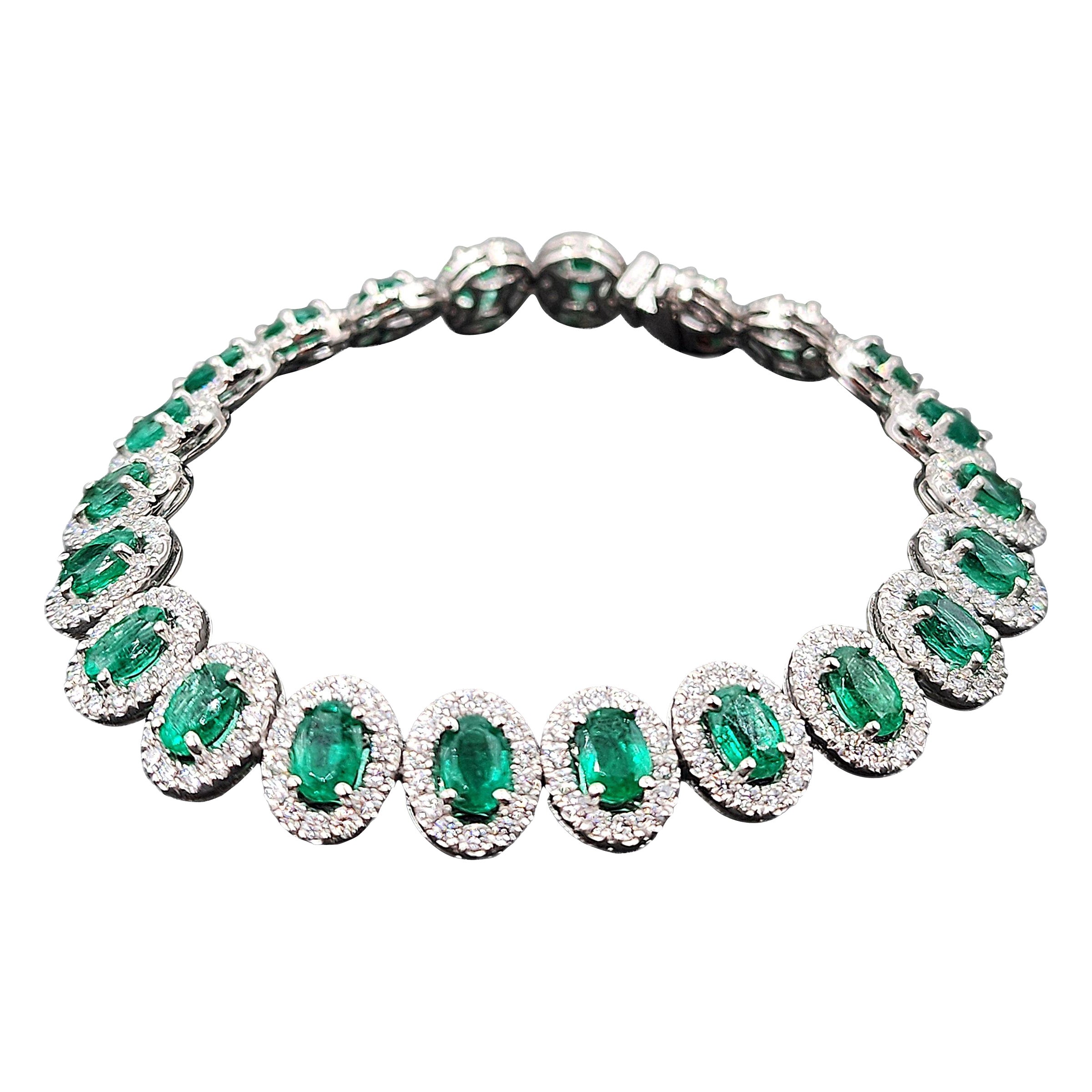 14.11 ct Natural Emerald 
Diamond Bracelet For Sale