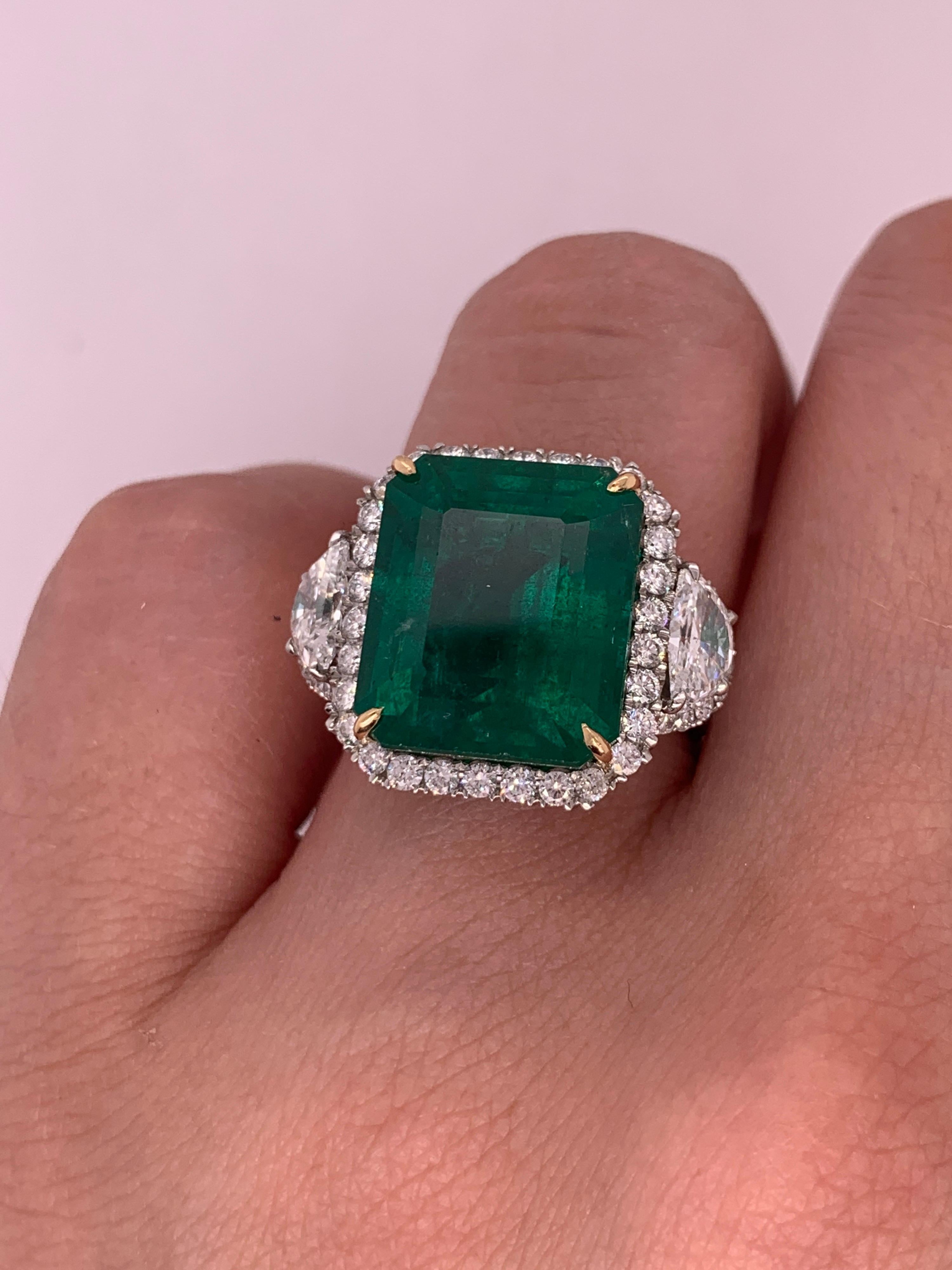 14.13 Carat GIA Certified Green Emerald Diamond Platinum Ring In New Condition For Sale In New York, NY