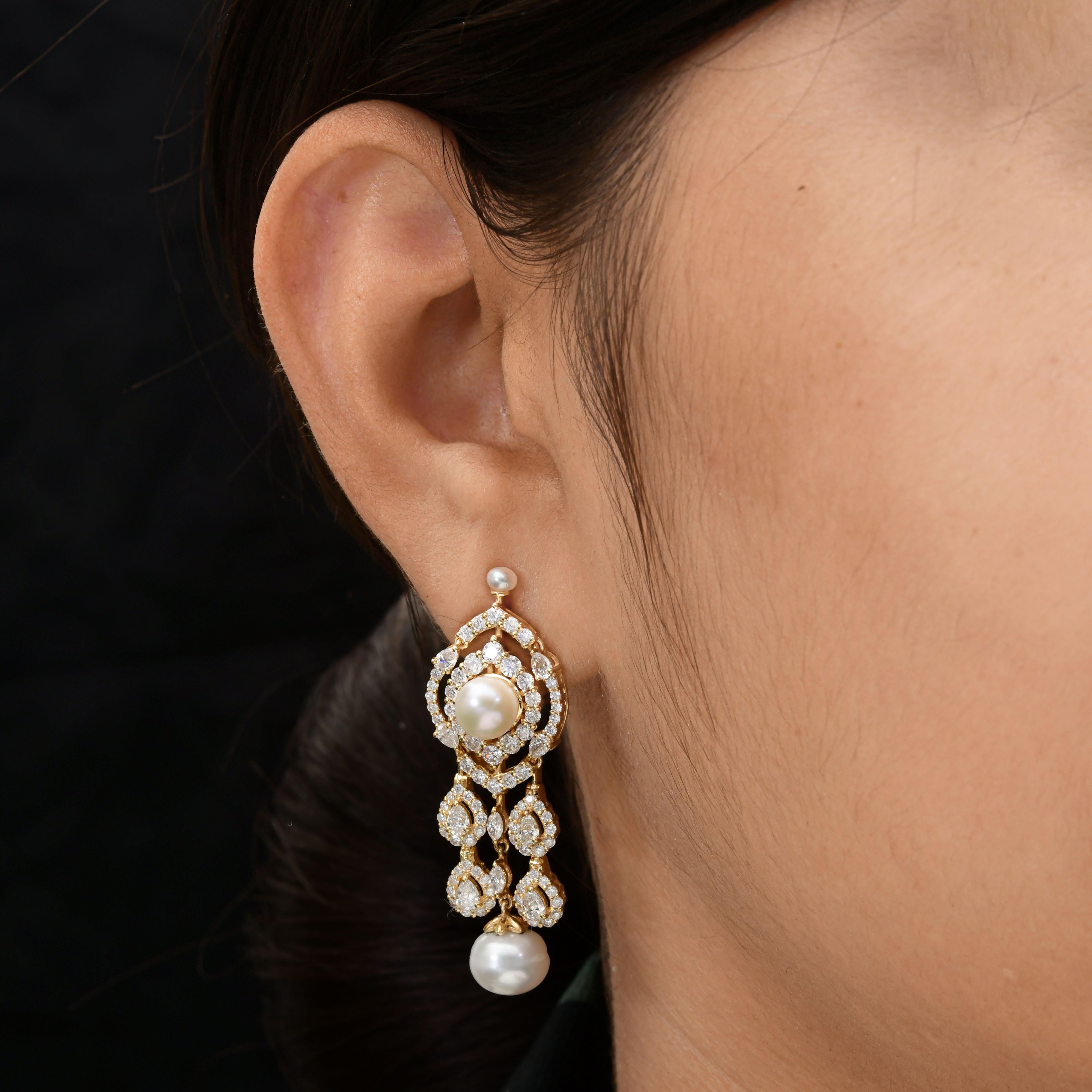 Moderne Boucles d'oreilles chandelier en or jaune 18 carats avec perles 14,14 carats et diamants 4,17 carats SI/H en vente
